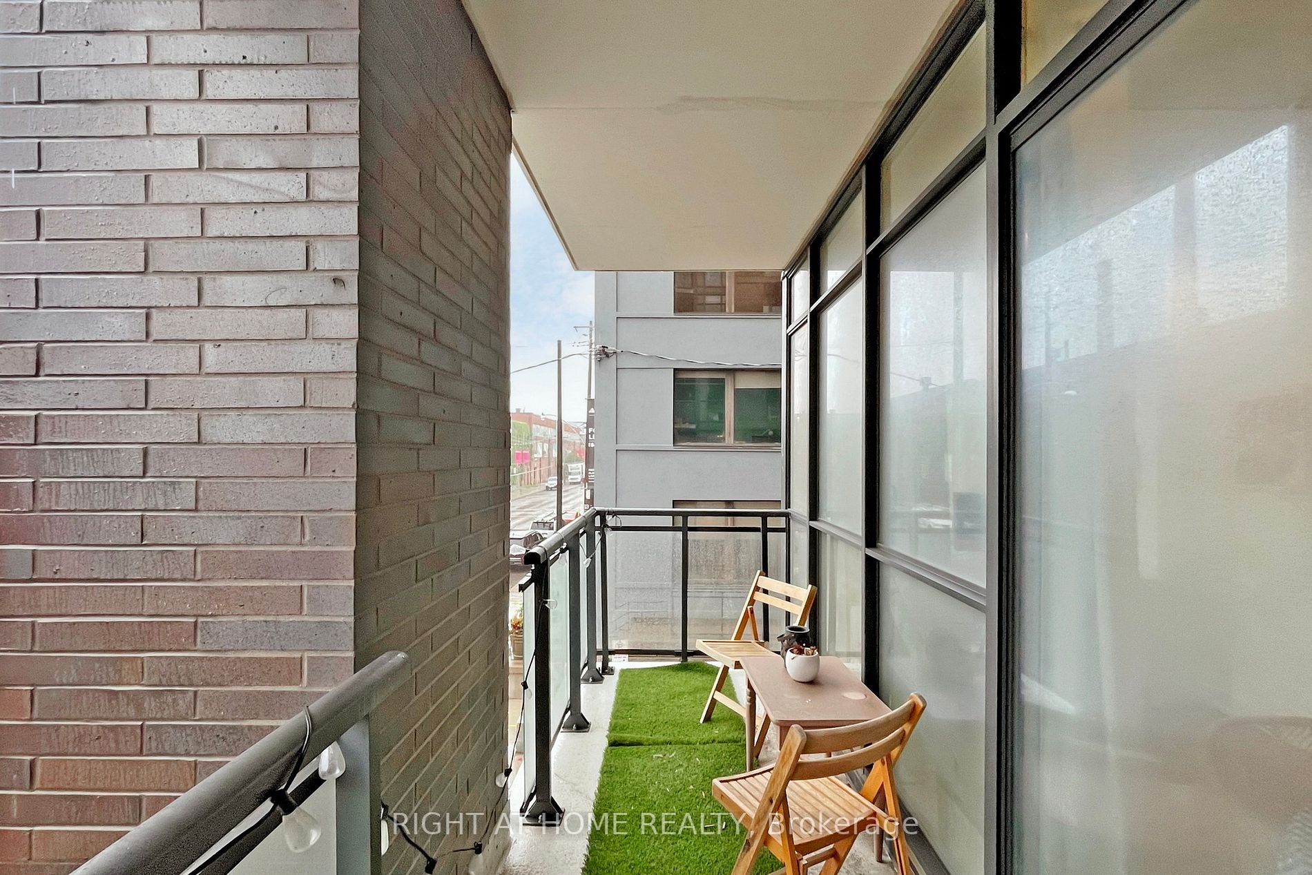 1190 Dundas St E, #220