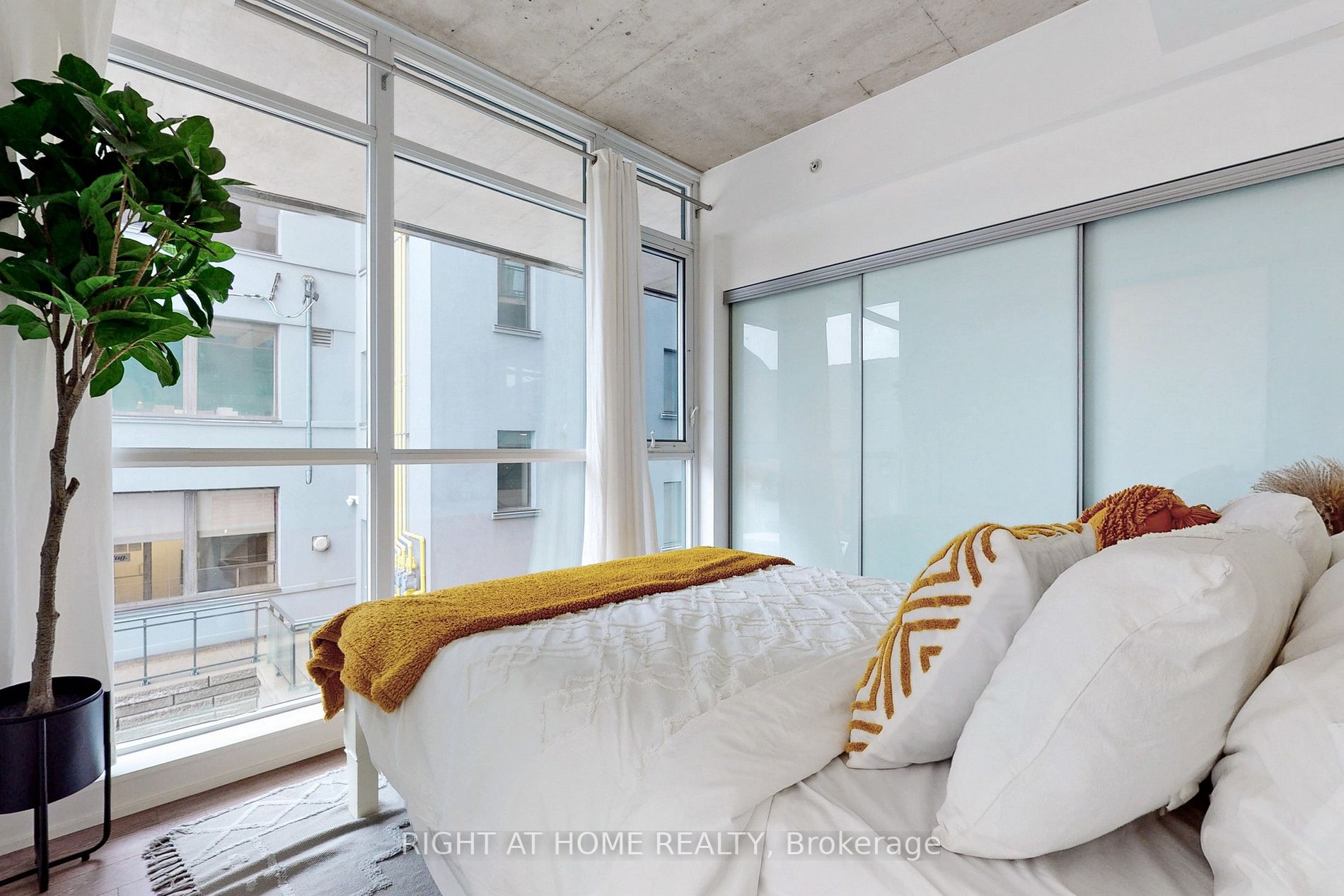 1190 Dundas St E, #220