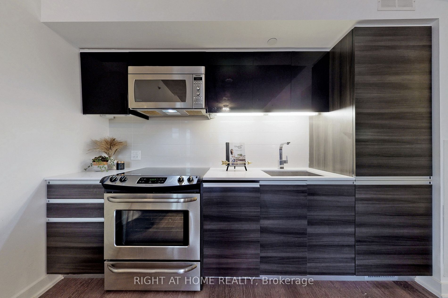 1190 Dundas St E, #220