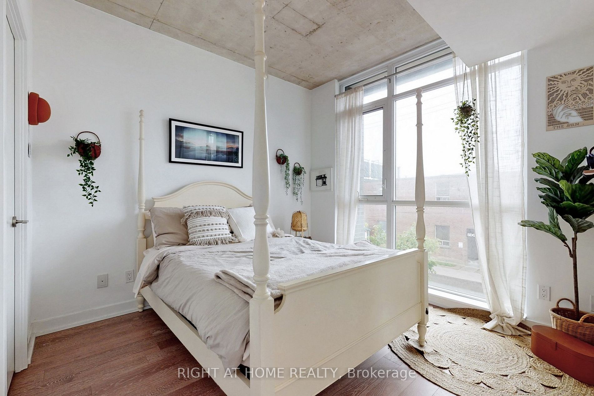 1190 Dundas St E, #220