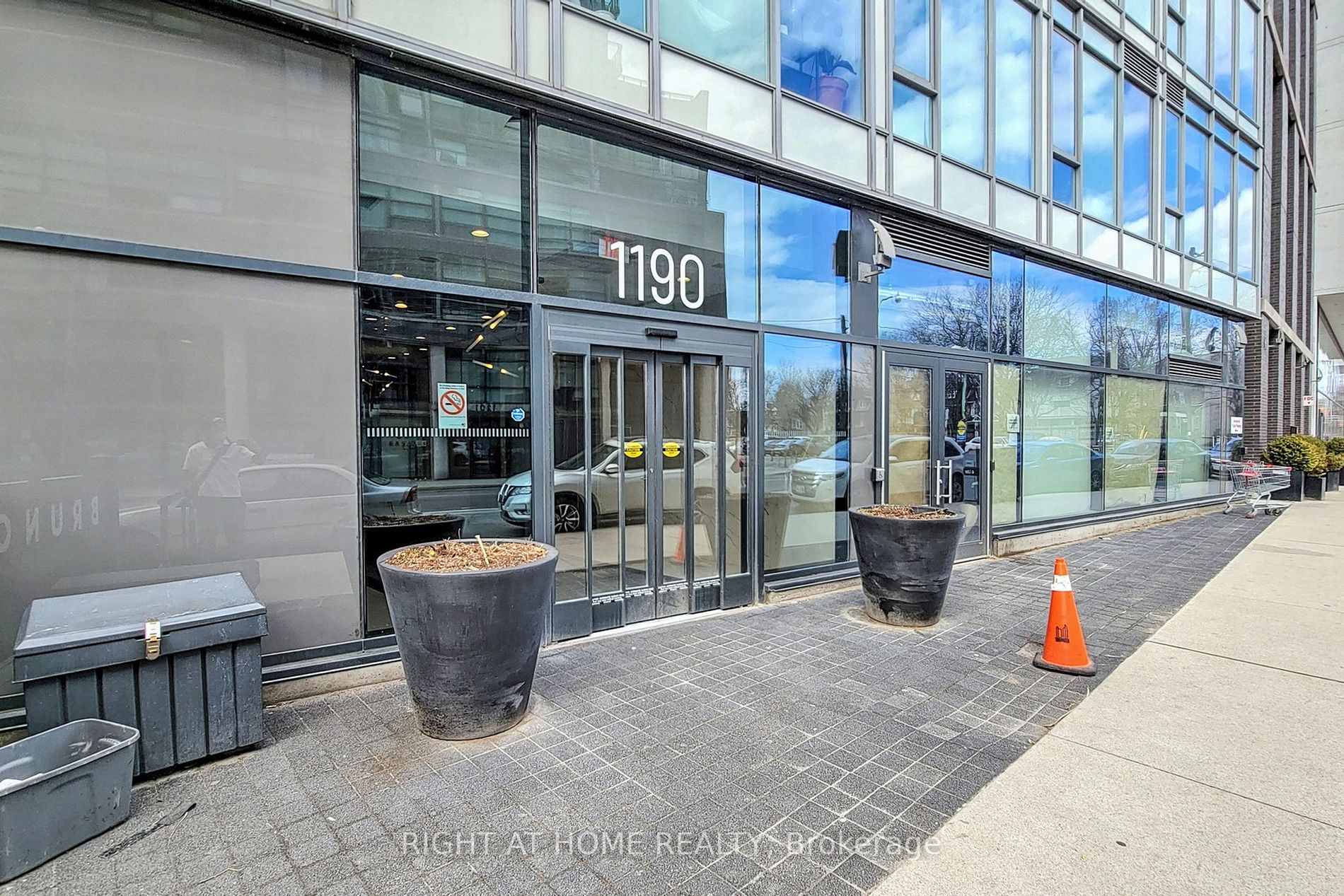 1190 Dundas St E, #220