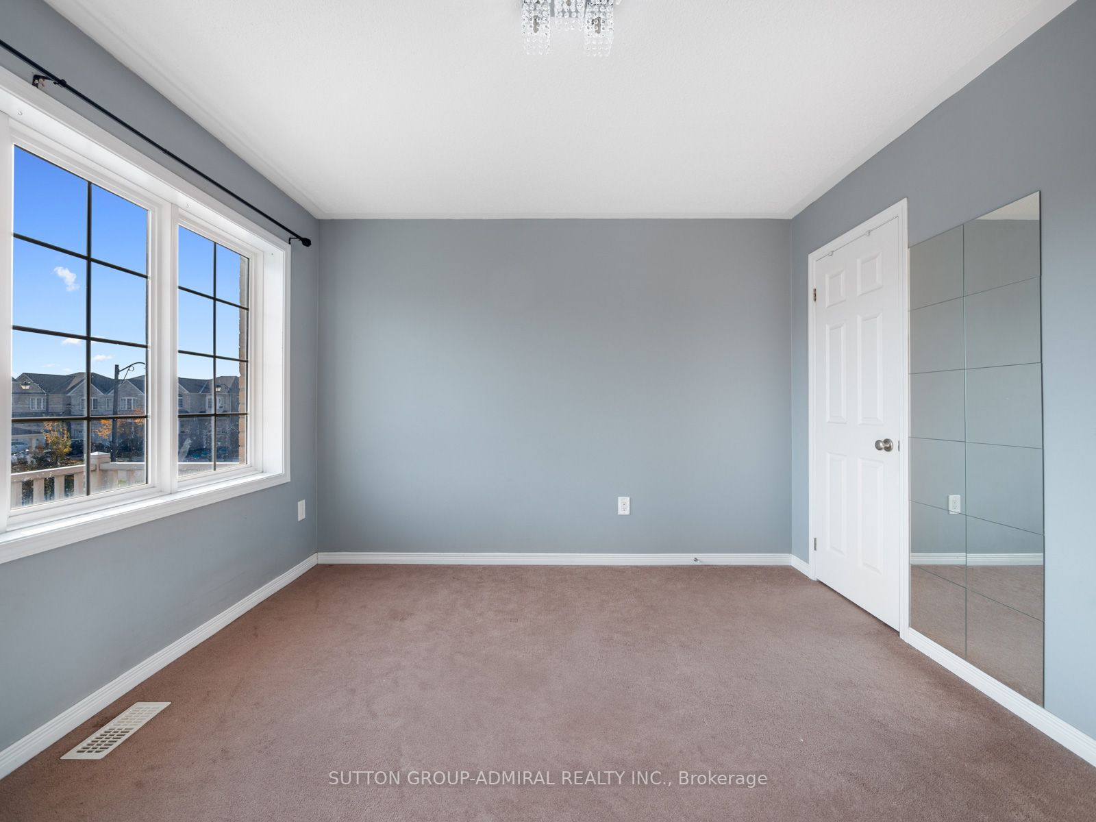 82 Vivian Rd