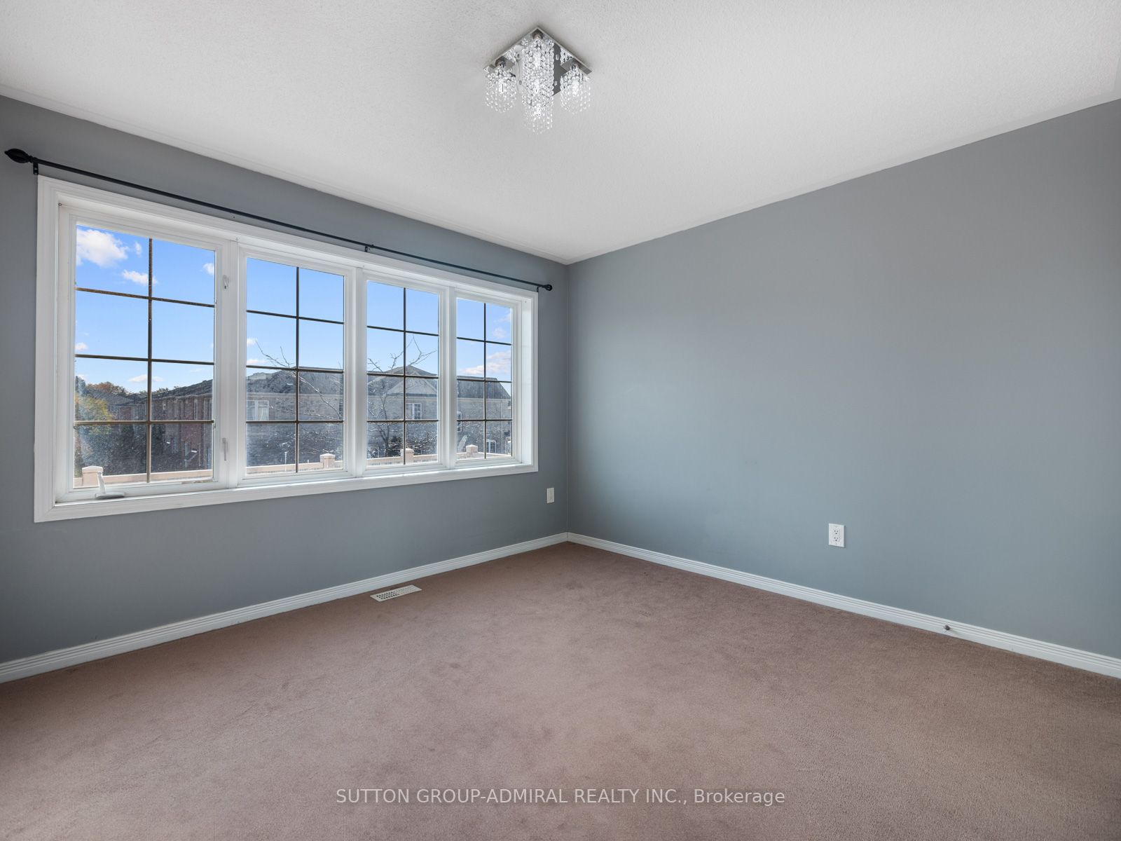 82 Vivian Rd