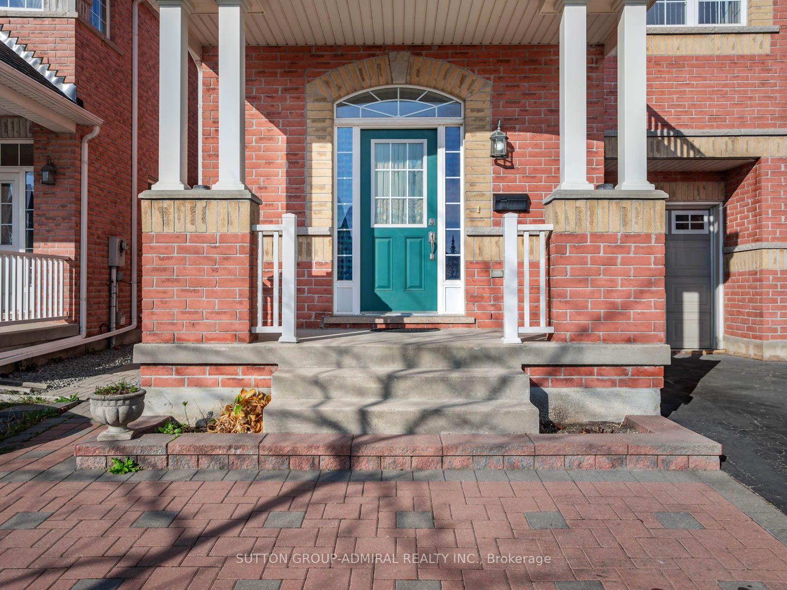 82 Vivian Rd