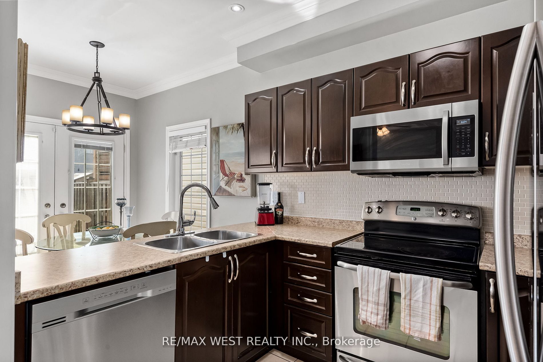 100 Bagnell Cres