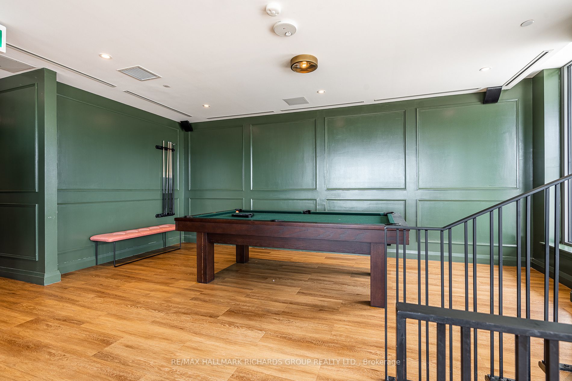 665 Queen St E, #304