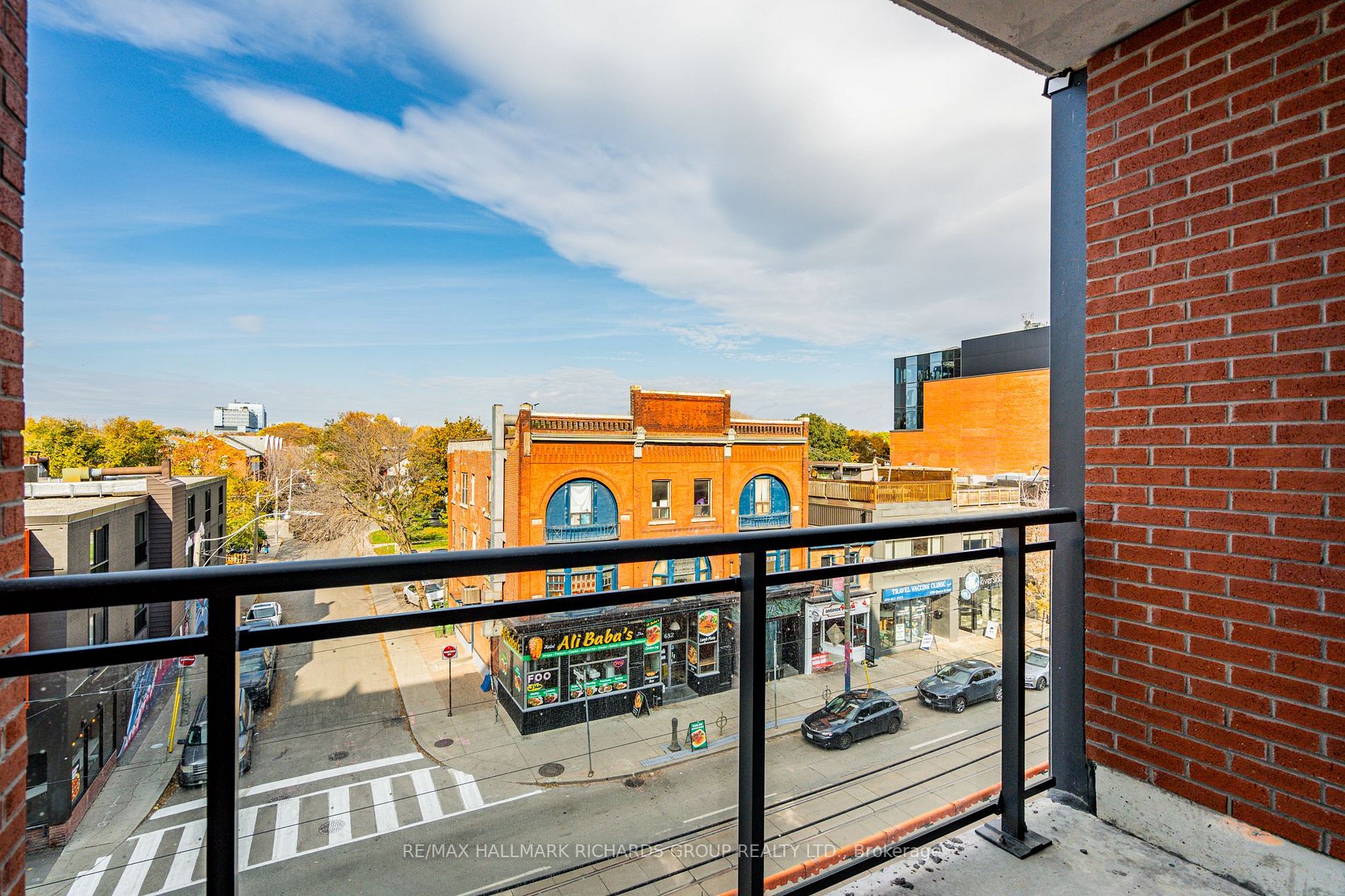 665 Queen St E, #304