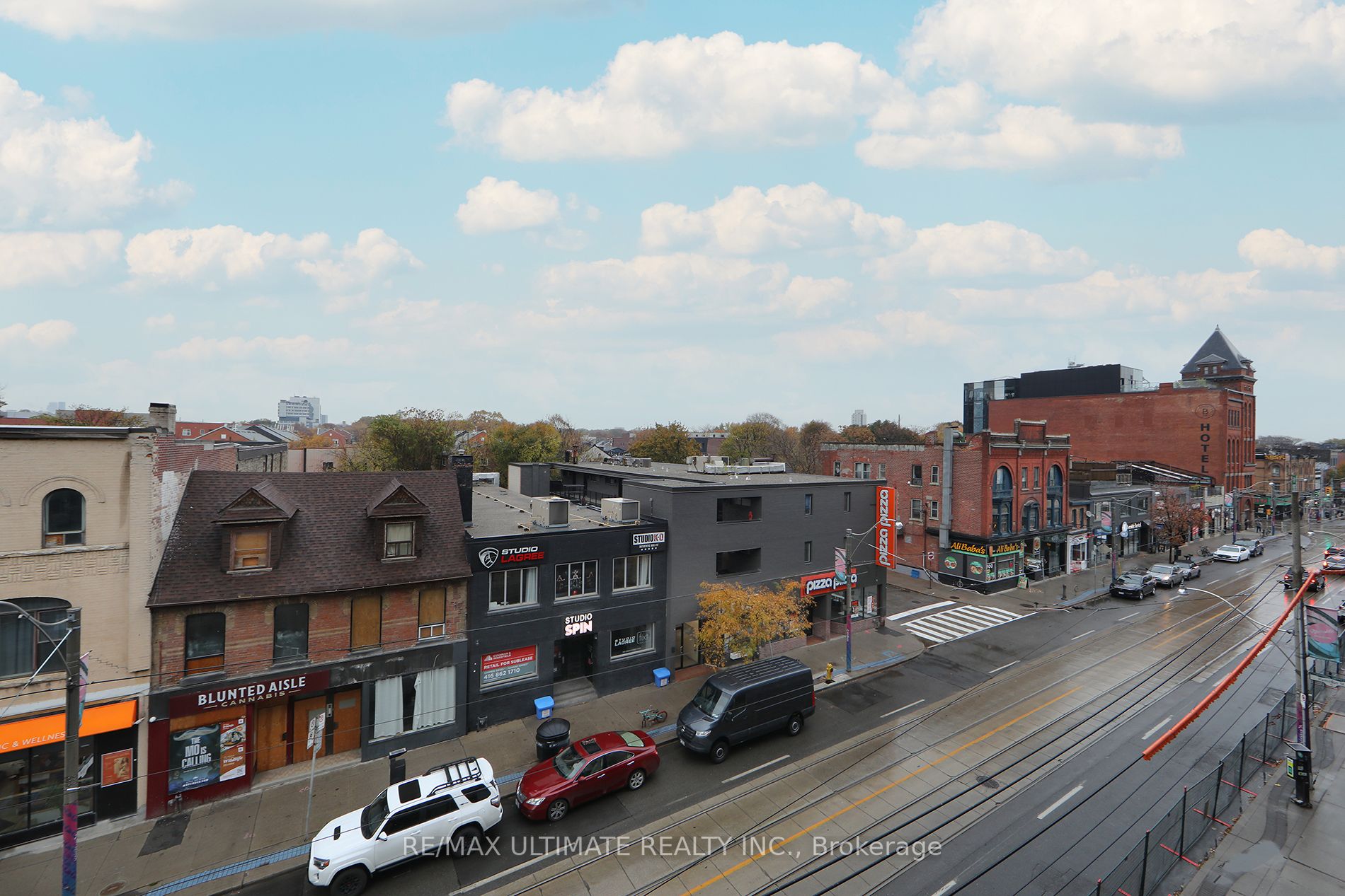 665 Queen St E, #319