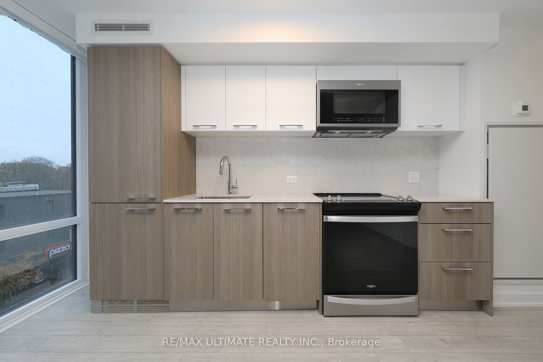 665 Queen St E, #319