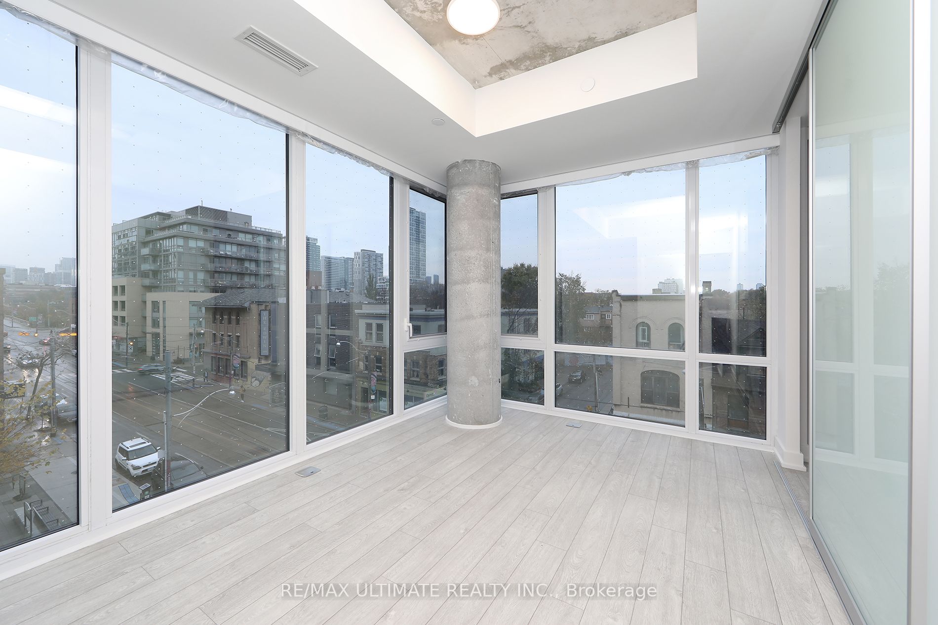 665 Queen St E, #319