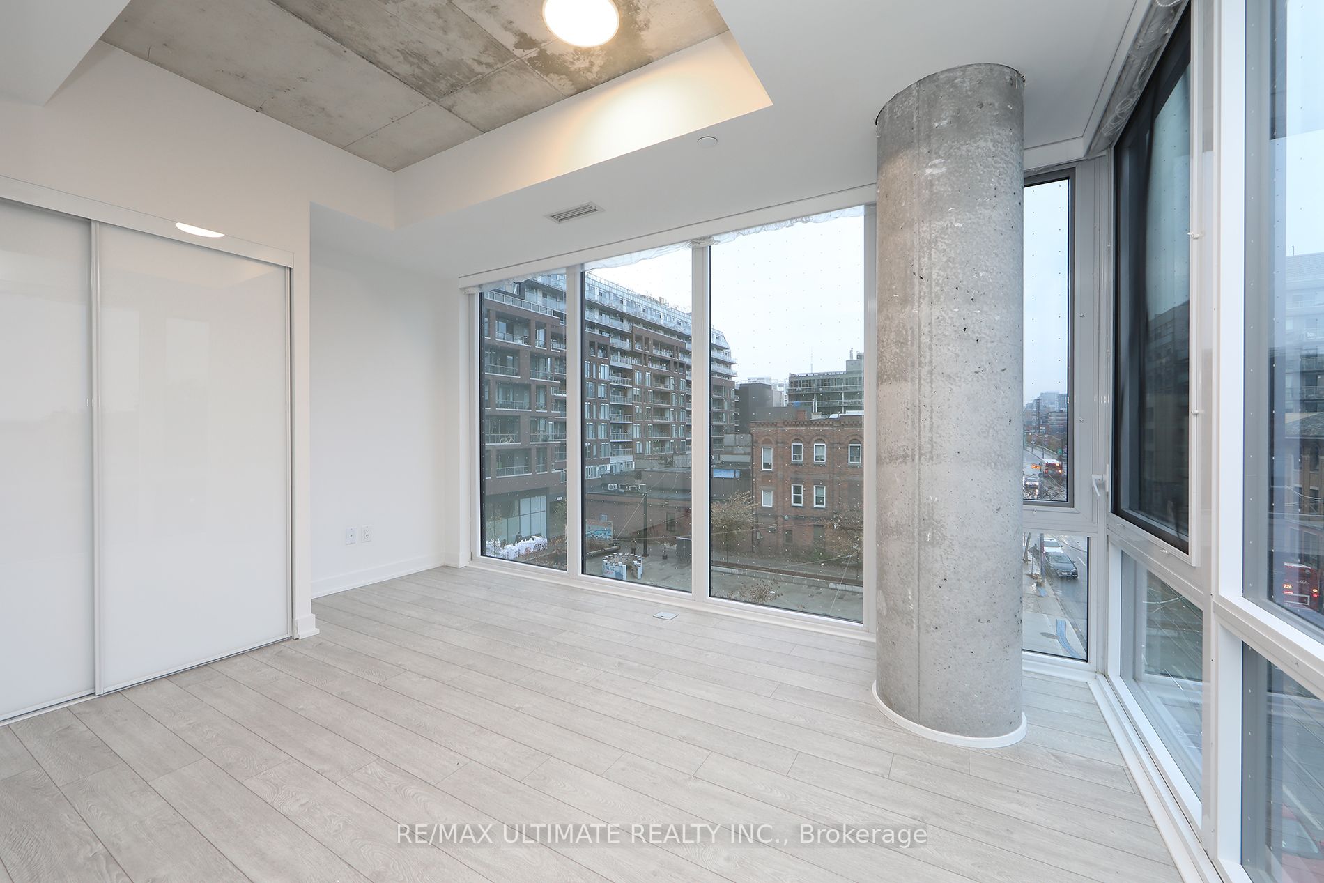 665 Queen St E, #319