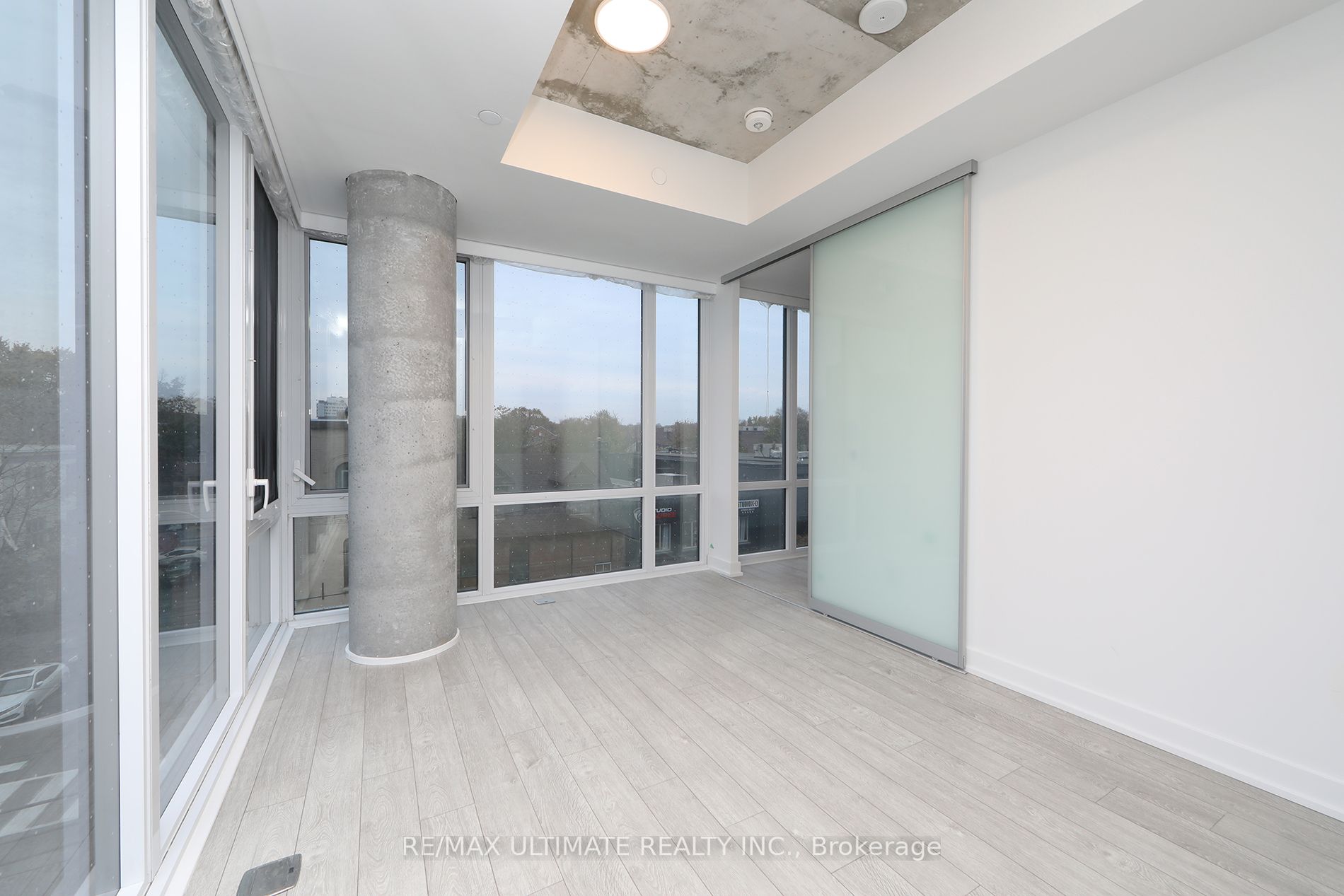 665 Queen St E, #319