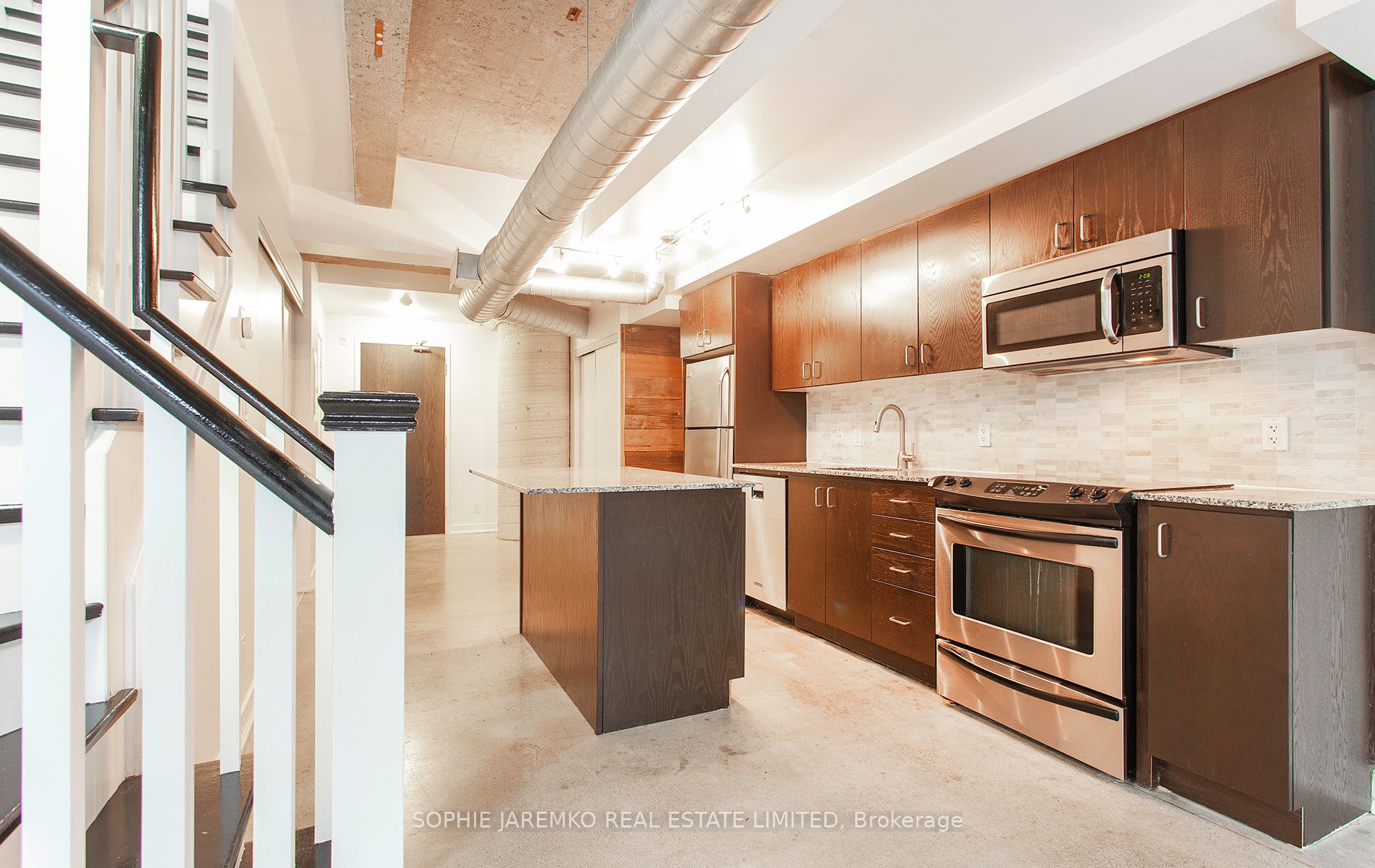 201 Carlaw Ave, #127
