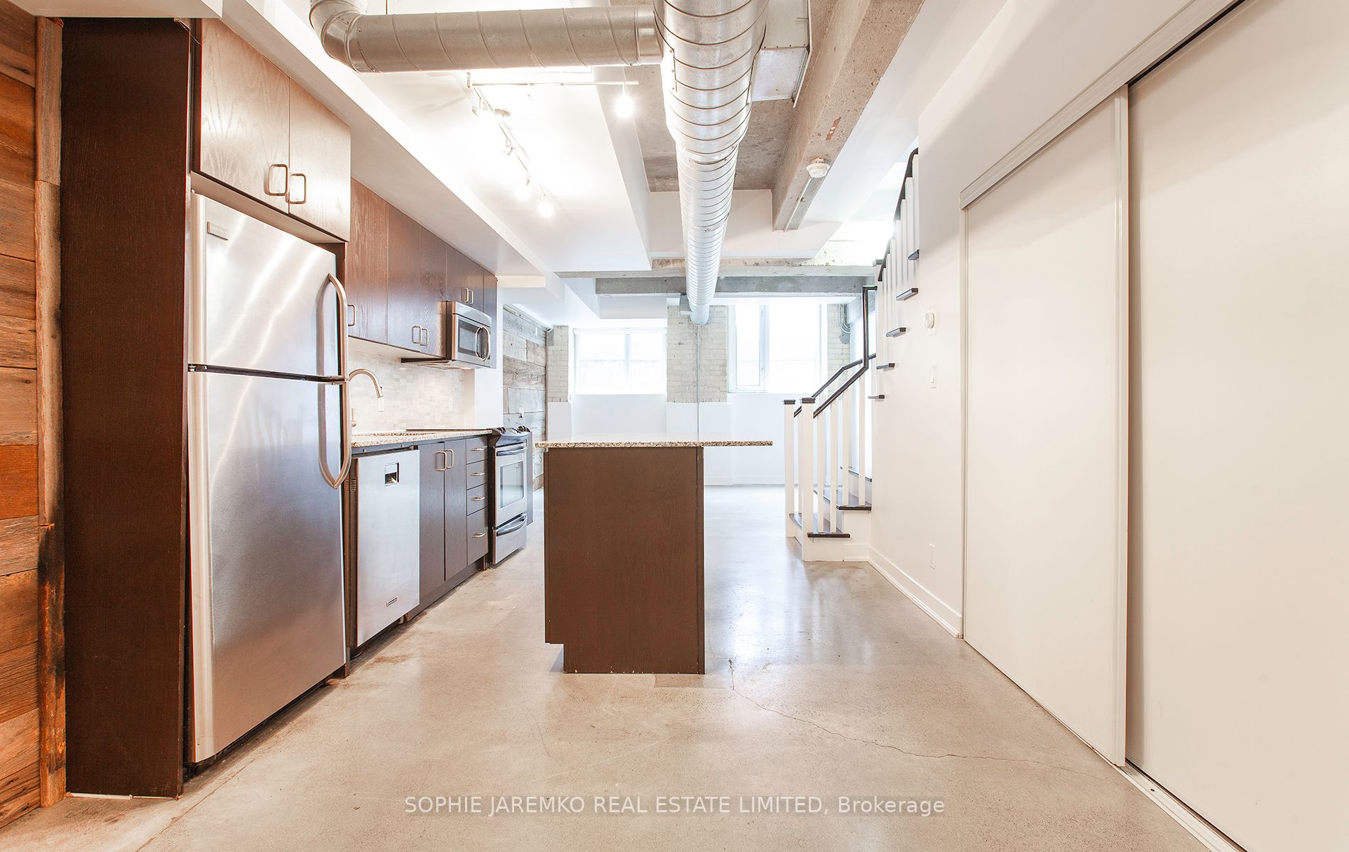 201 Carlaw Ave, #127
