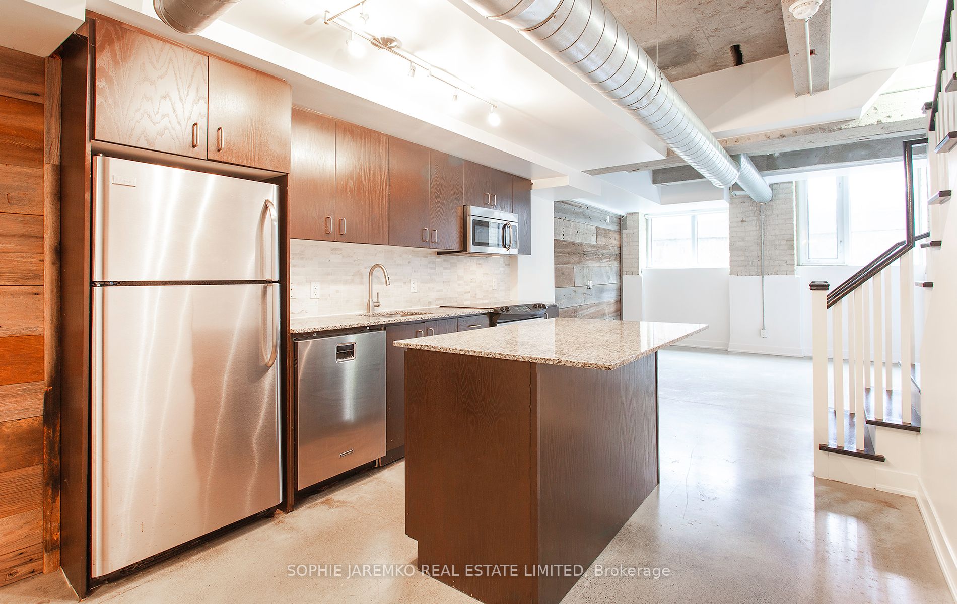 201 Carlaw Ave, #127