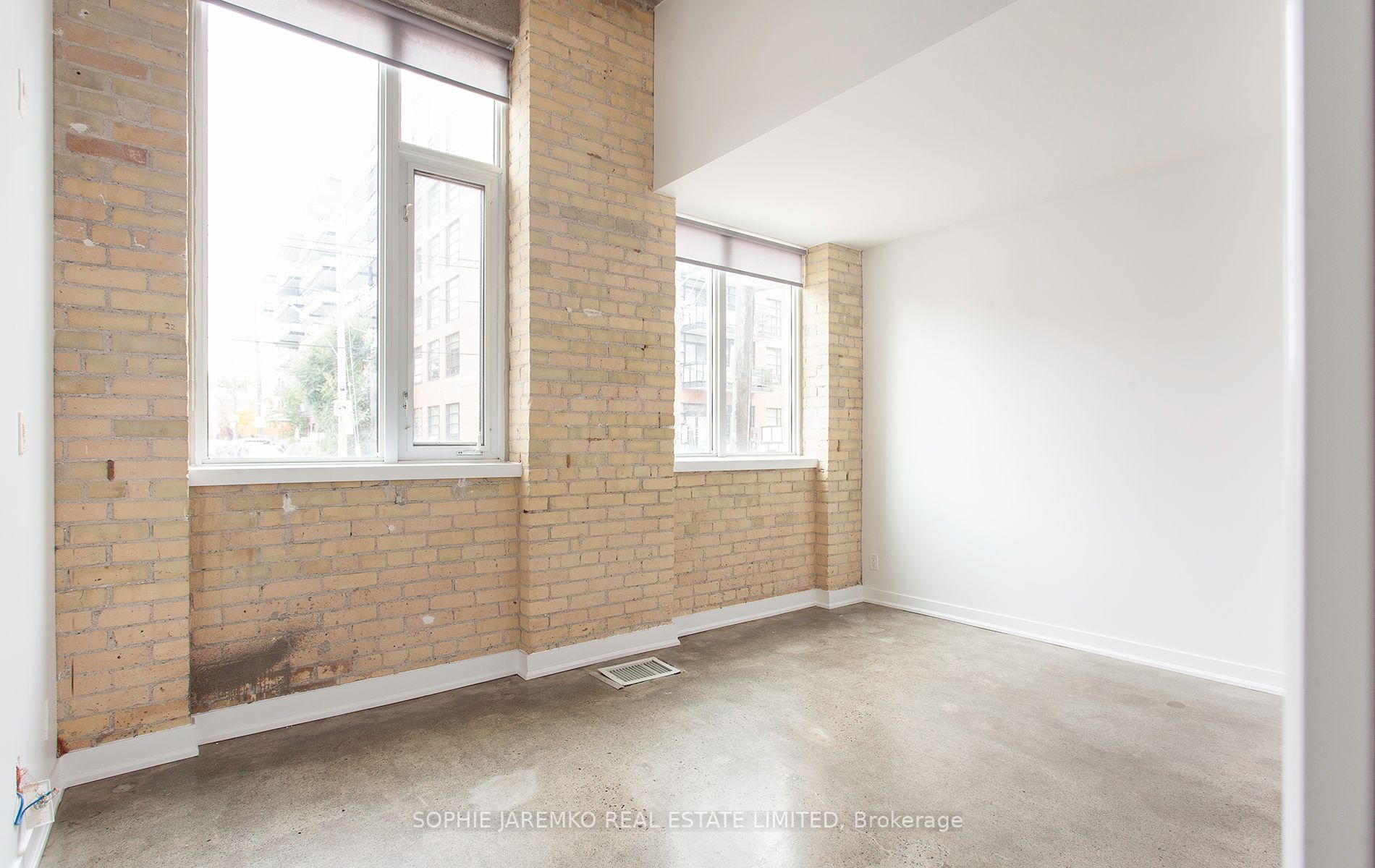 201 Carlaw Ave, #127