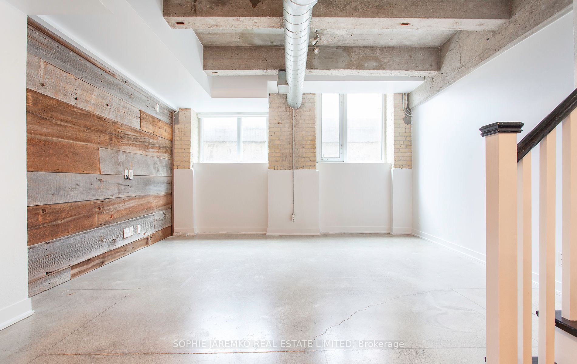201 Carlaw Ave, #127