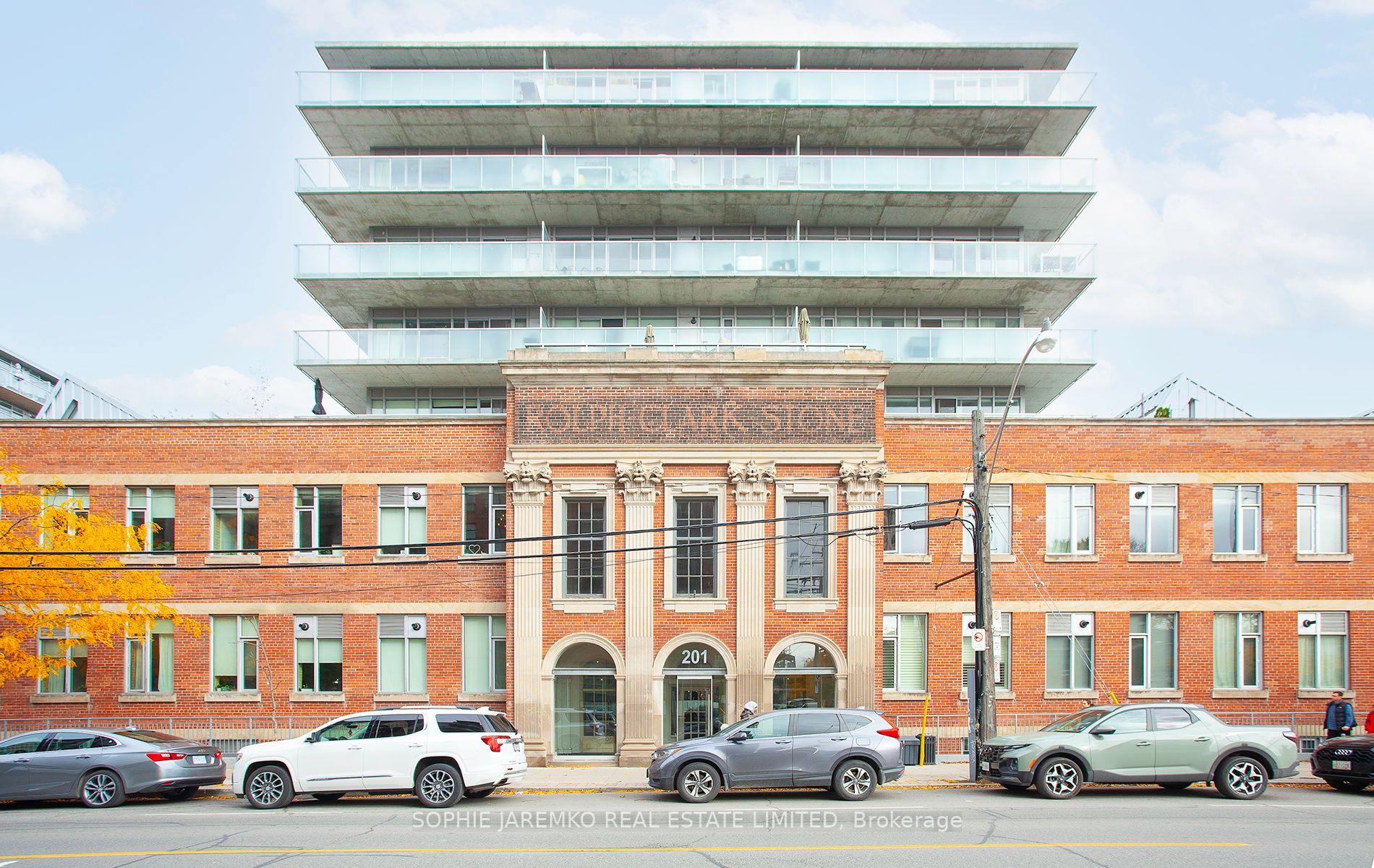 201 Carlaw Ave, #127