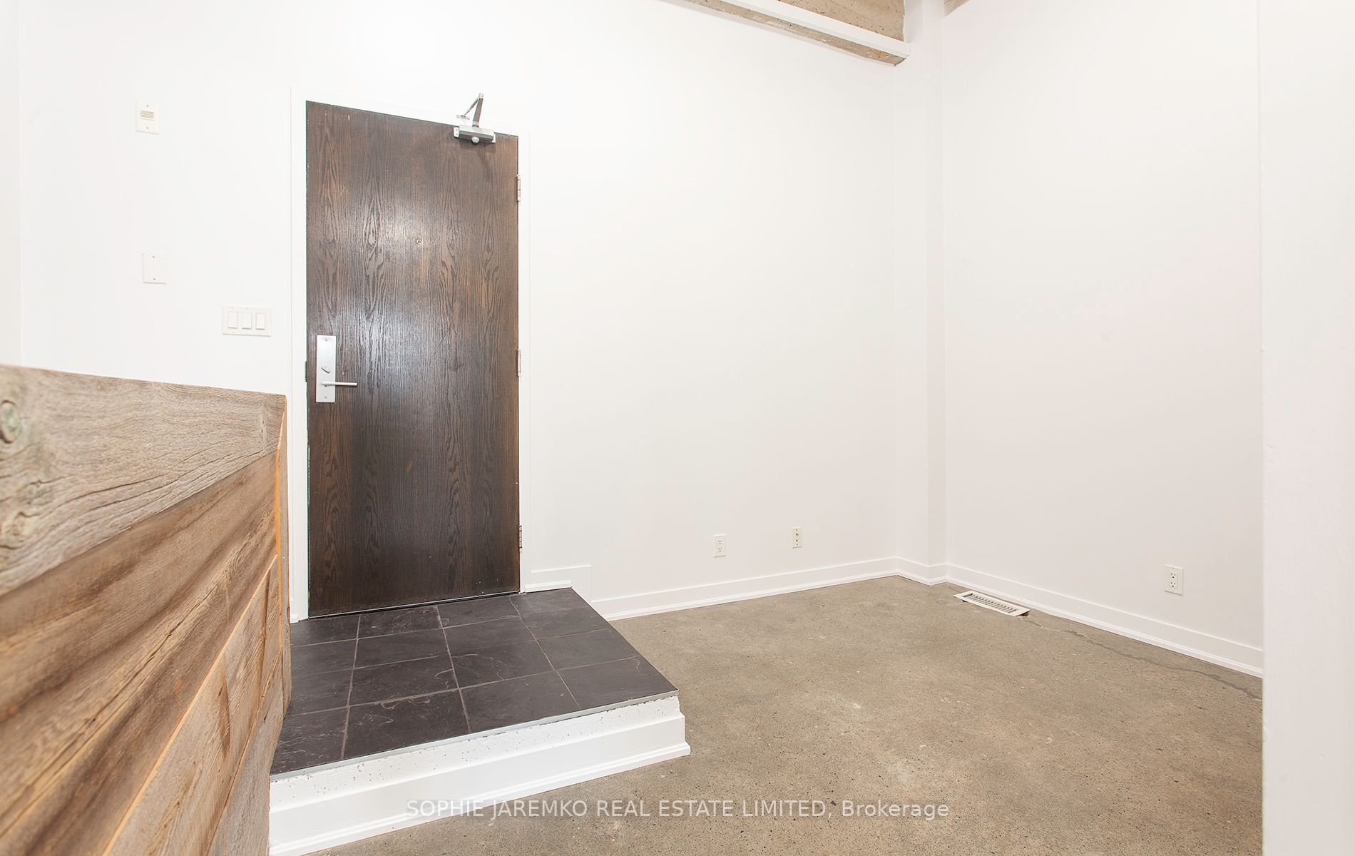 201 Carlaw Ave, #127