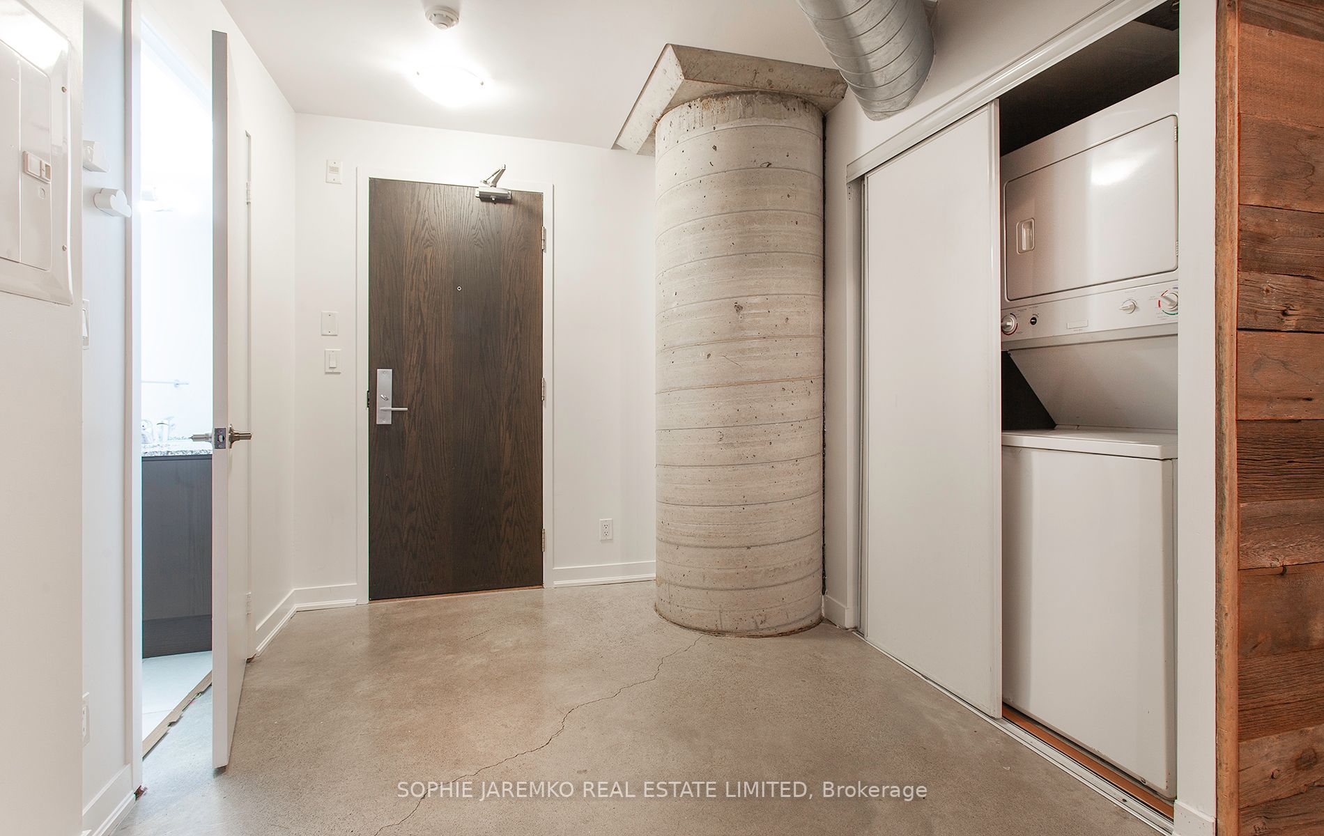 201 Carlaw Ave, #127