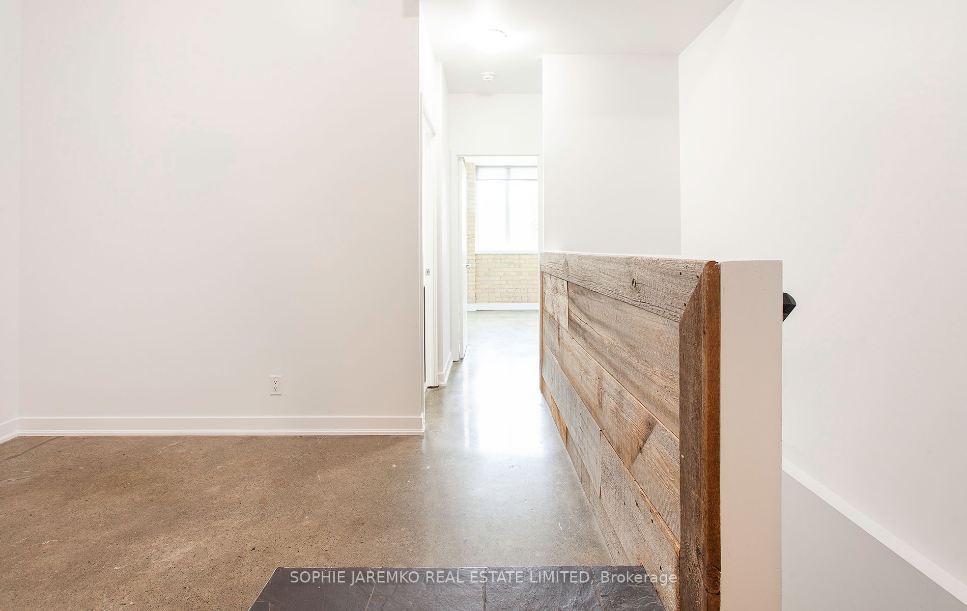 201 Carlaw Ave, #127