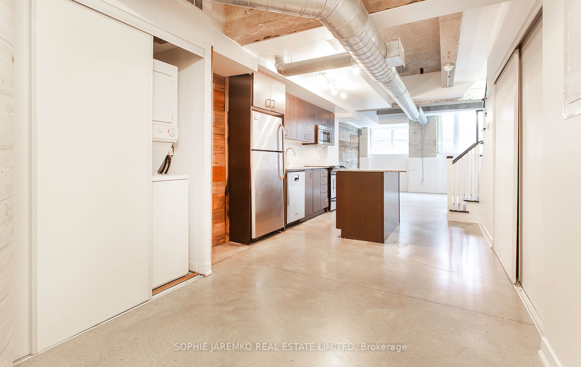 201 Carlaw Ave, #127