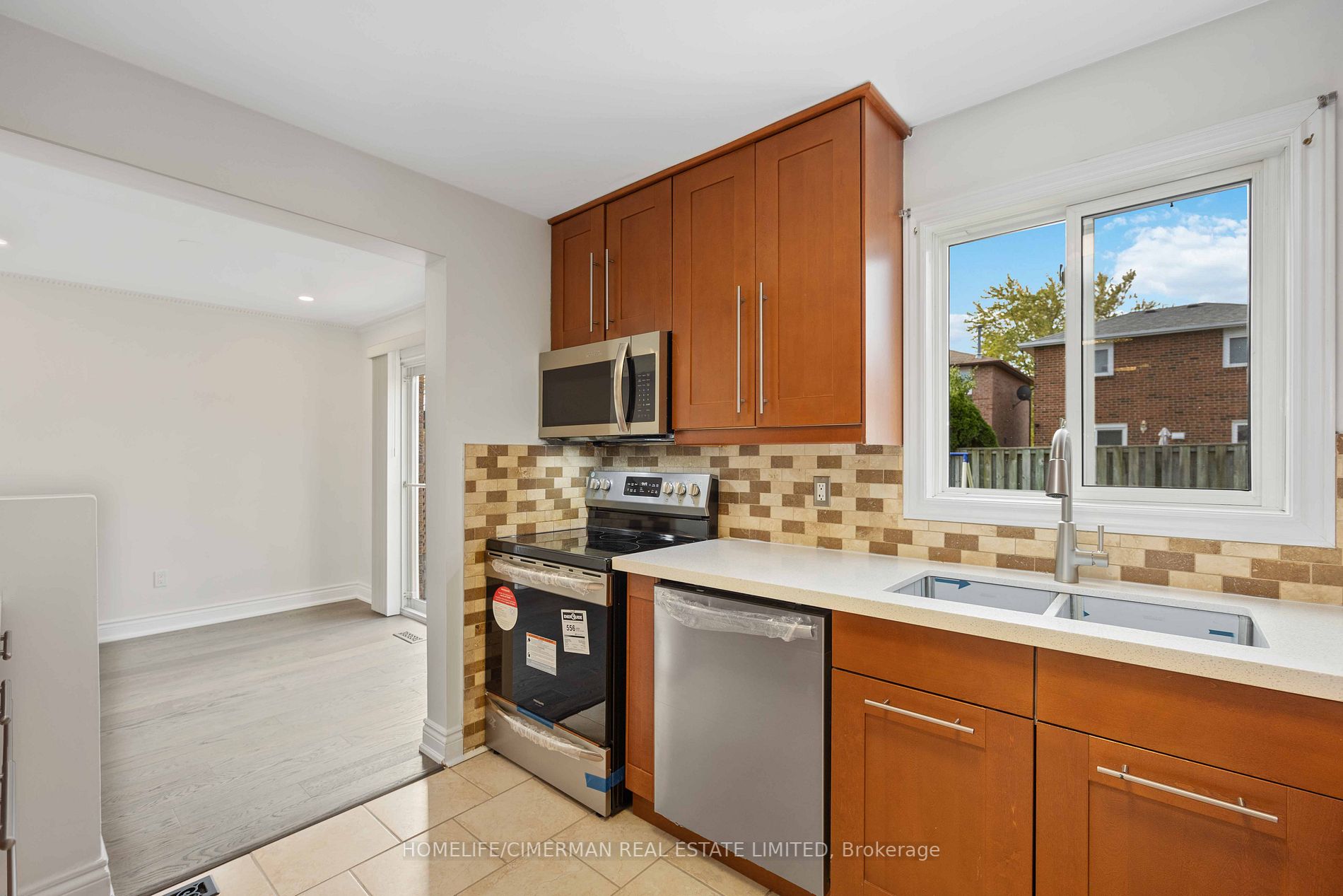 704 Sultana Sq