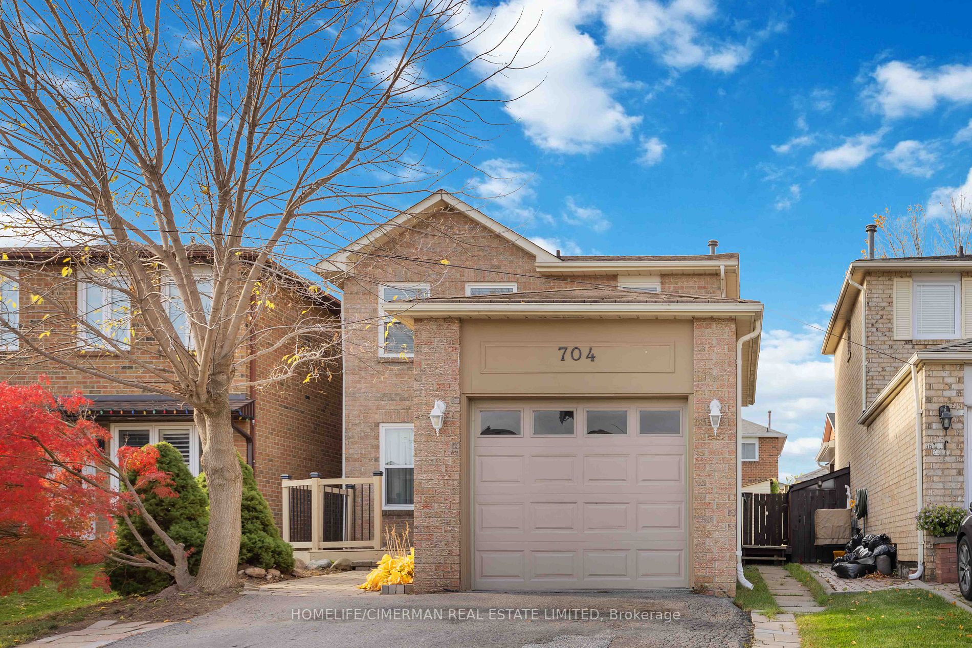 704 Sultana Sq