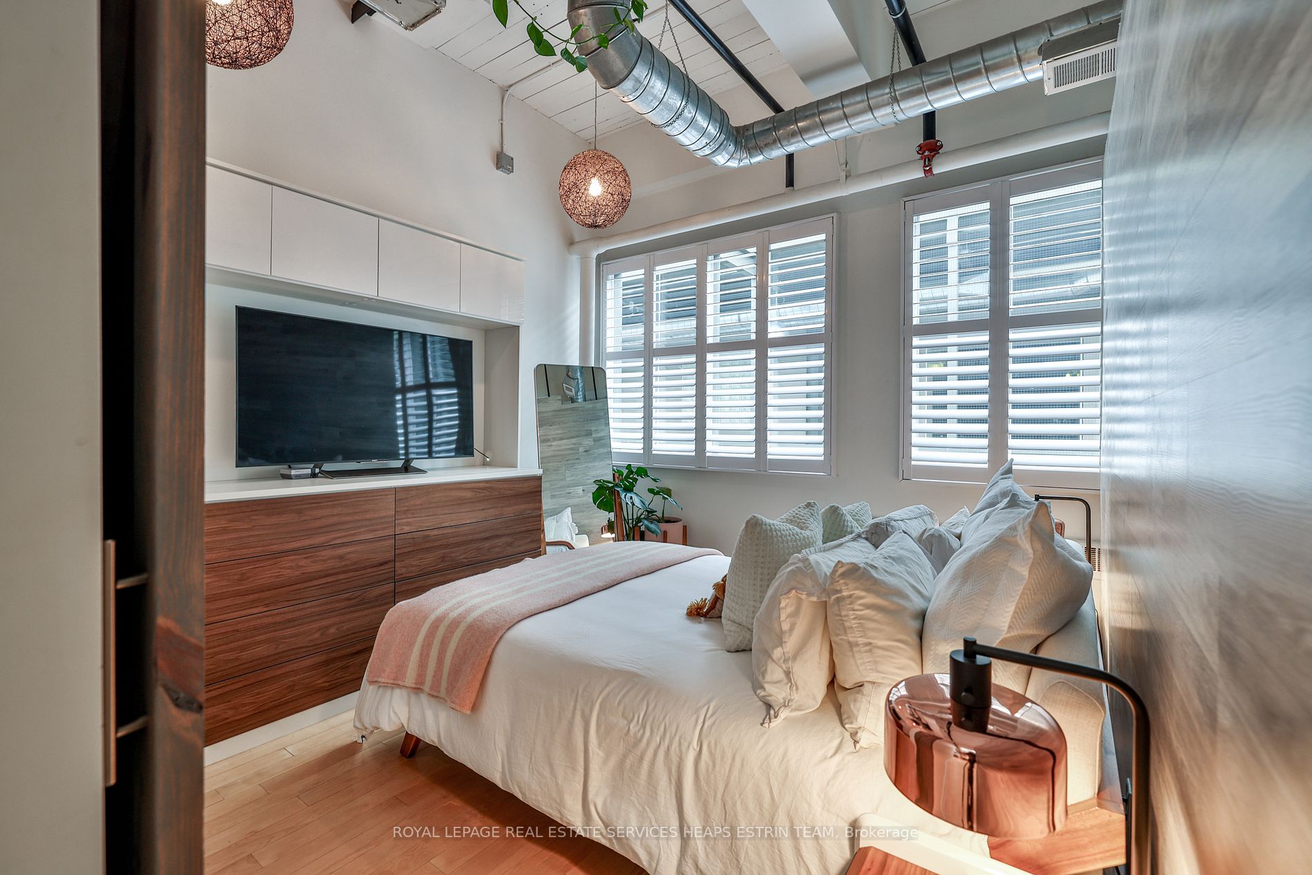 1173 Dundas St E, #237