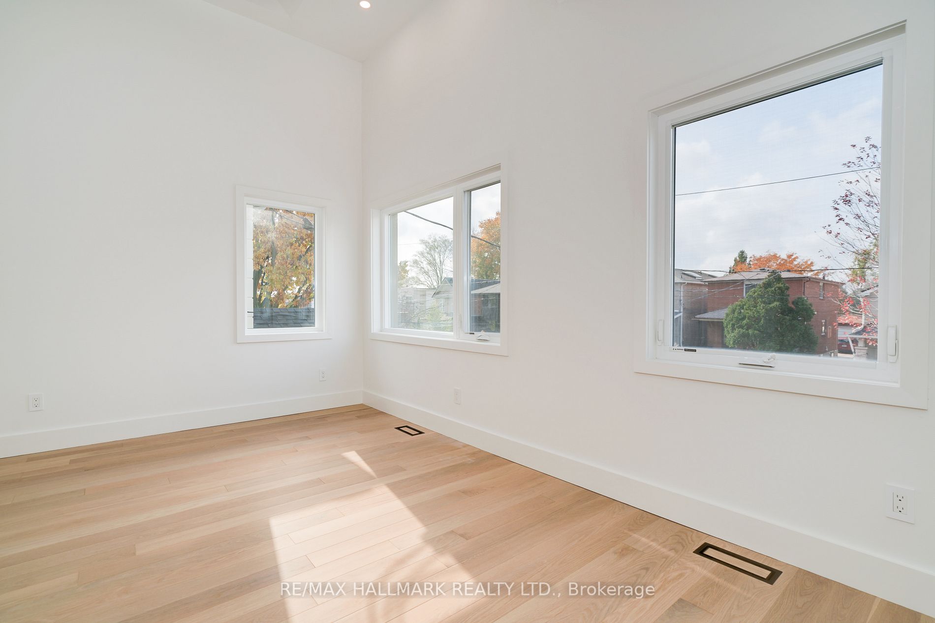245 Linsmore Cres