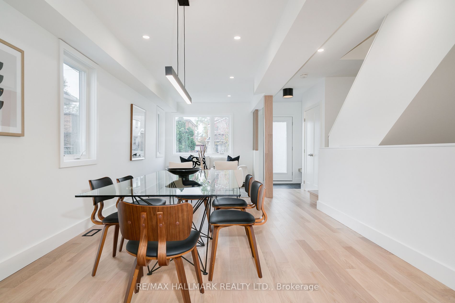 245 Linsmore Cres