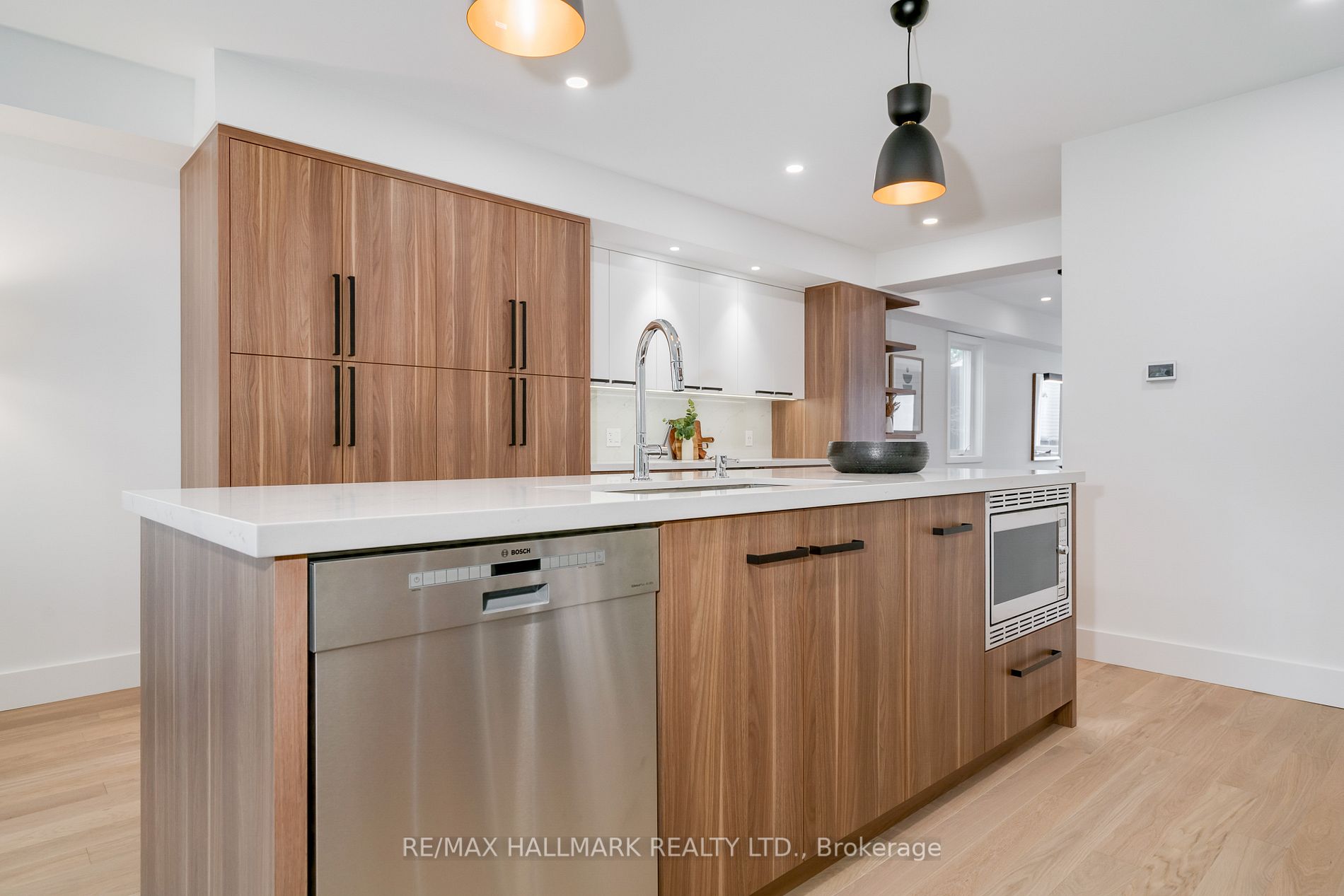 245 Linsmore Cres