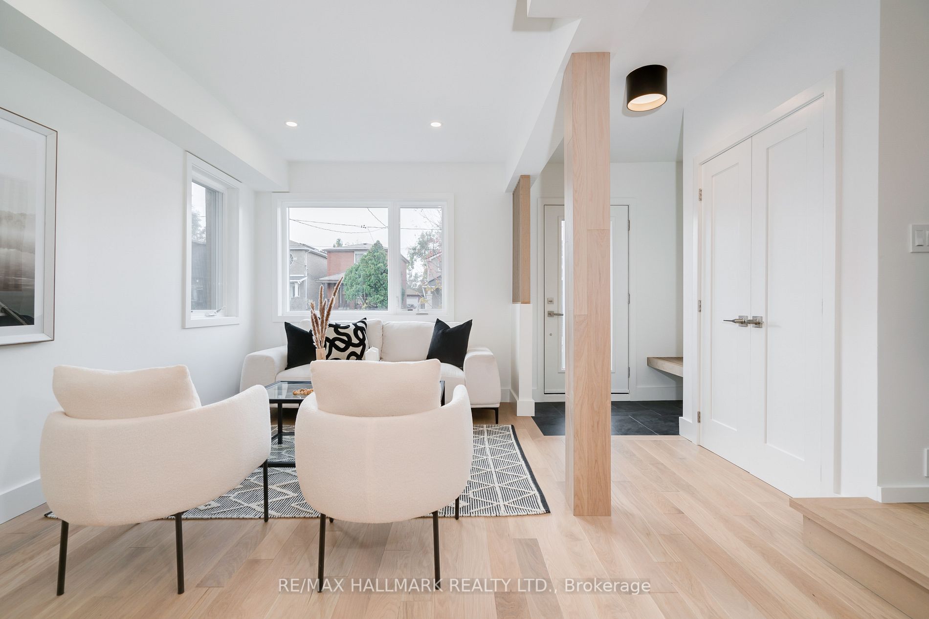 245 Linsmore Cres