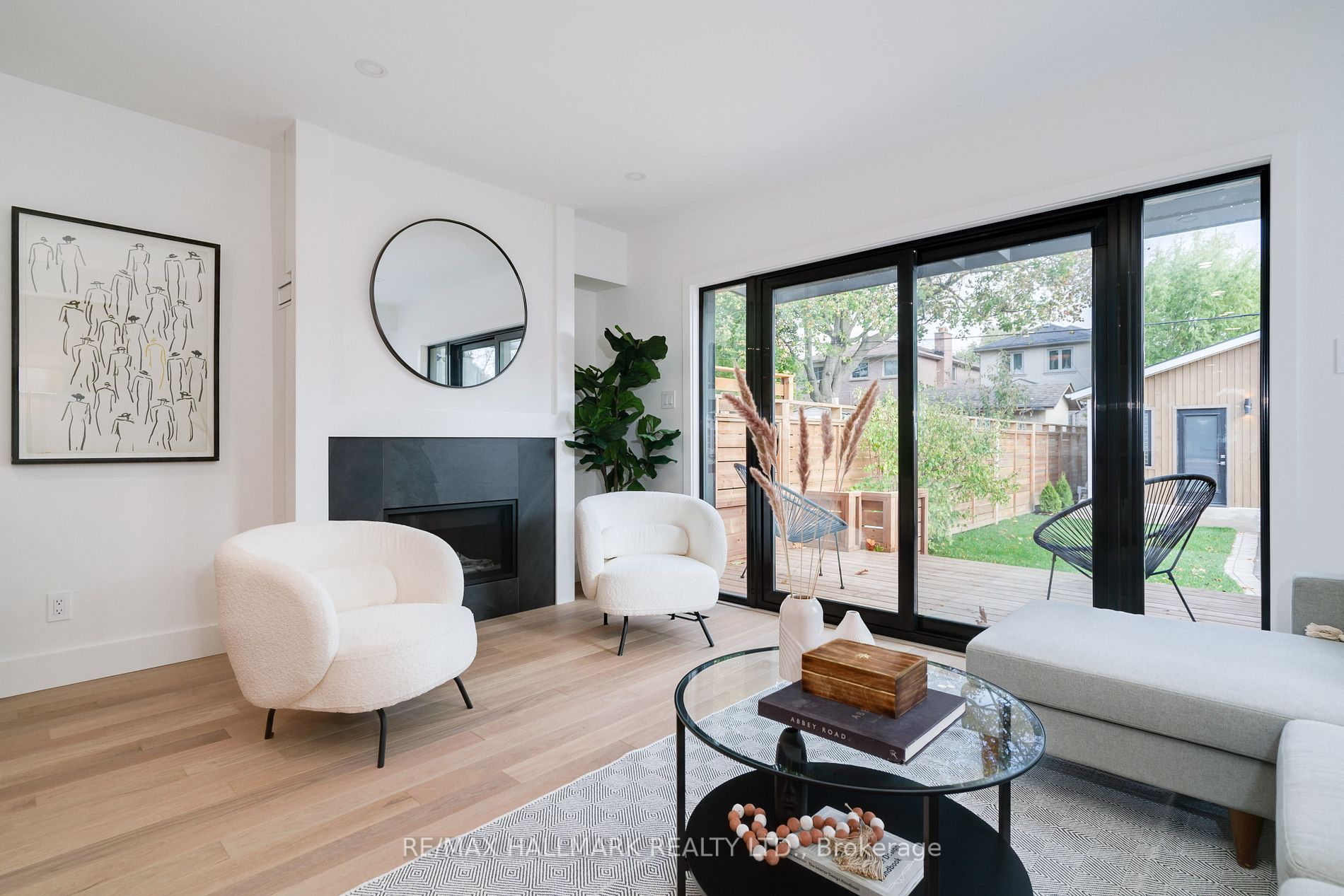 245 Linsmore Cres