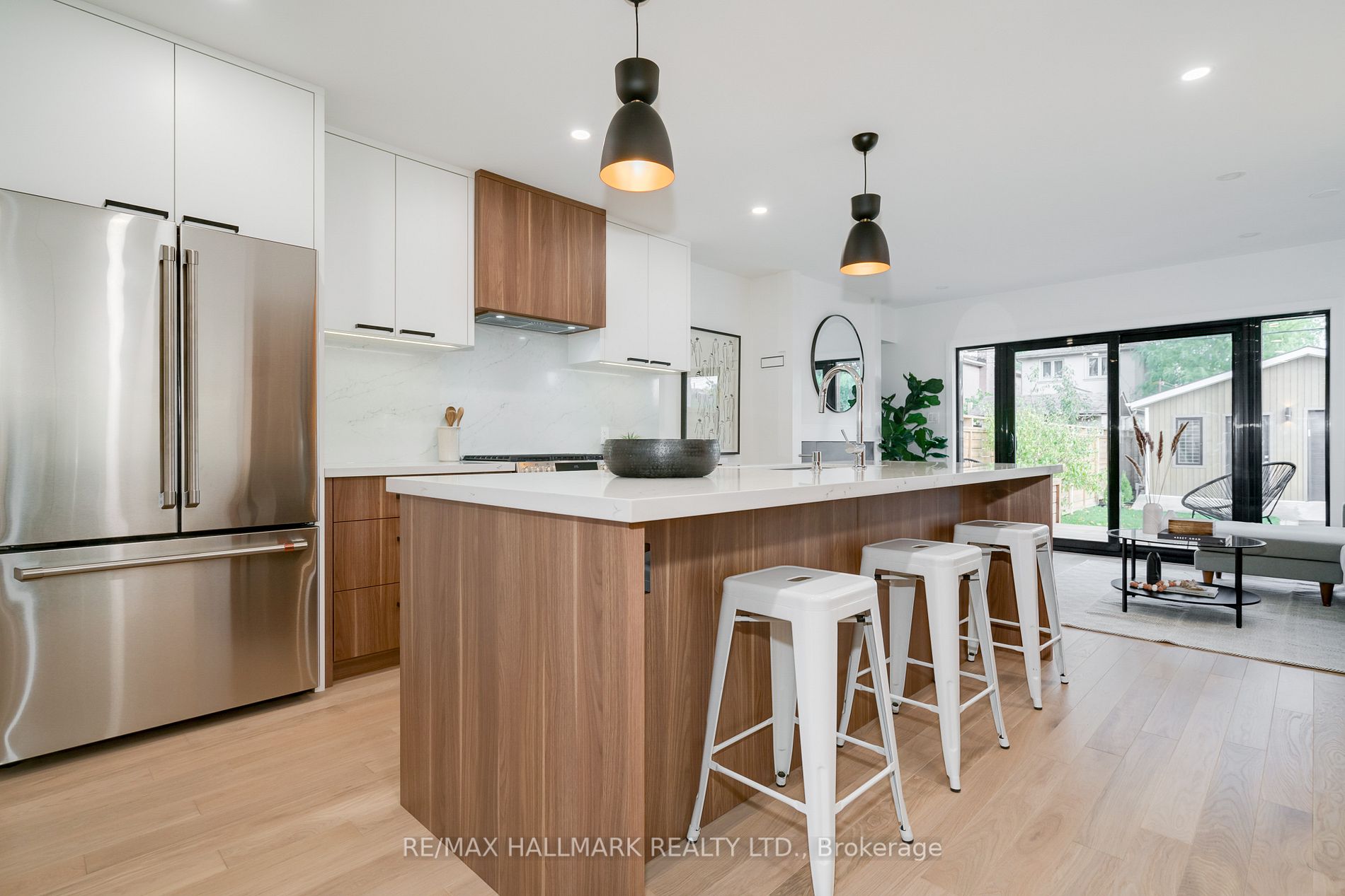 245 Linsmore Cres