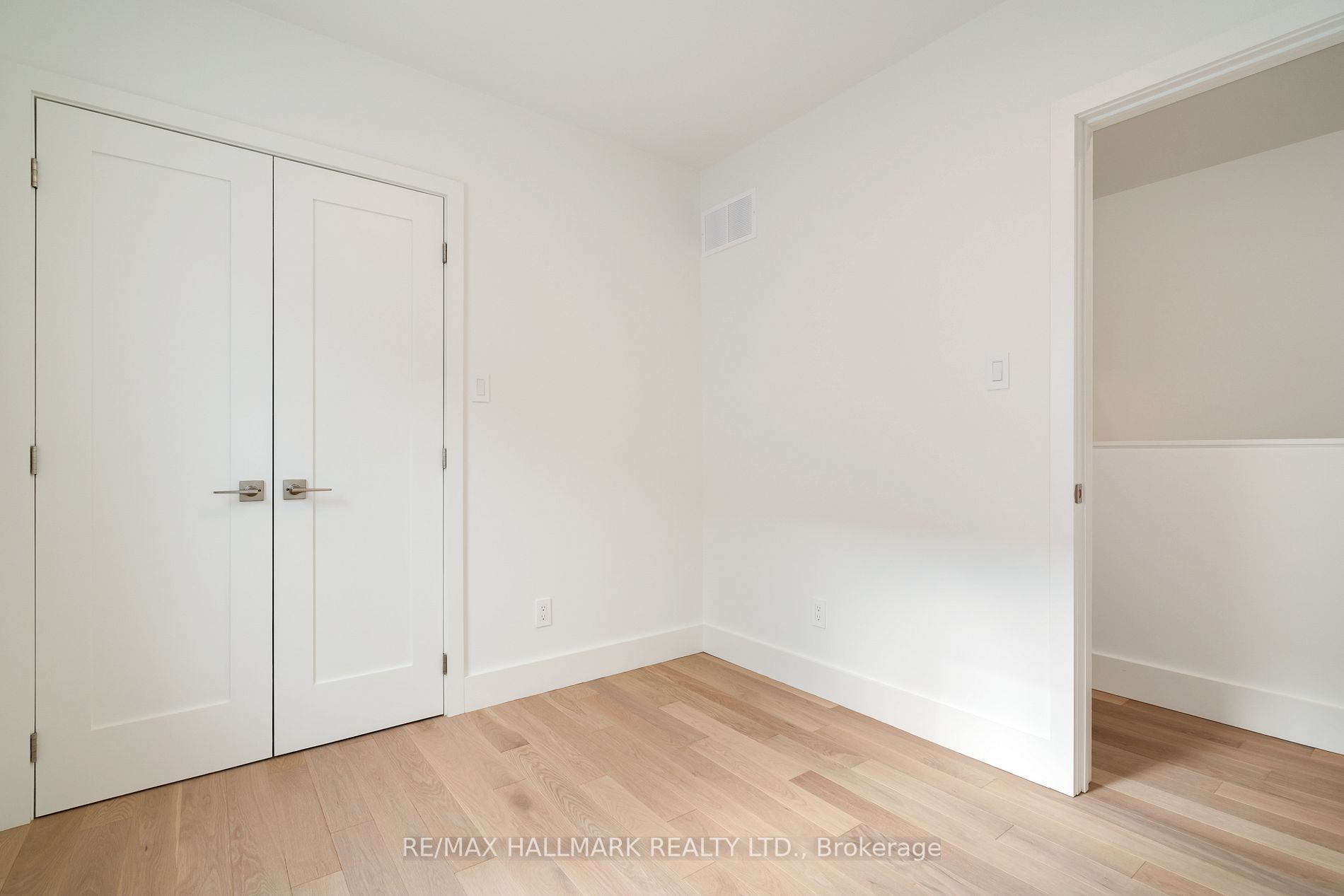 245 Linsmore Cres