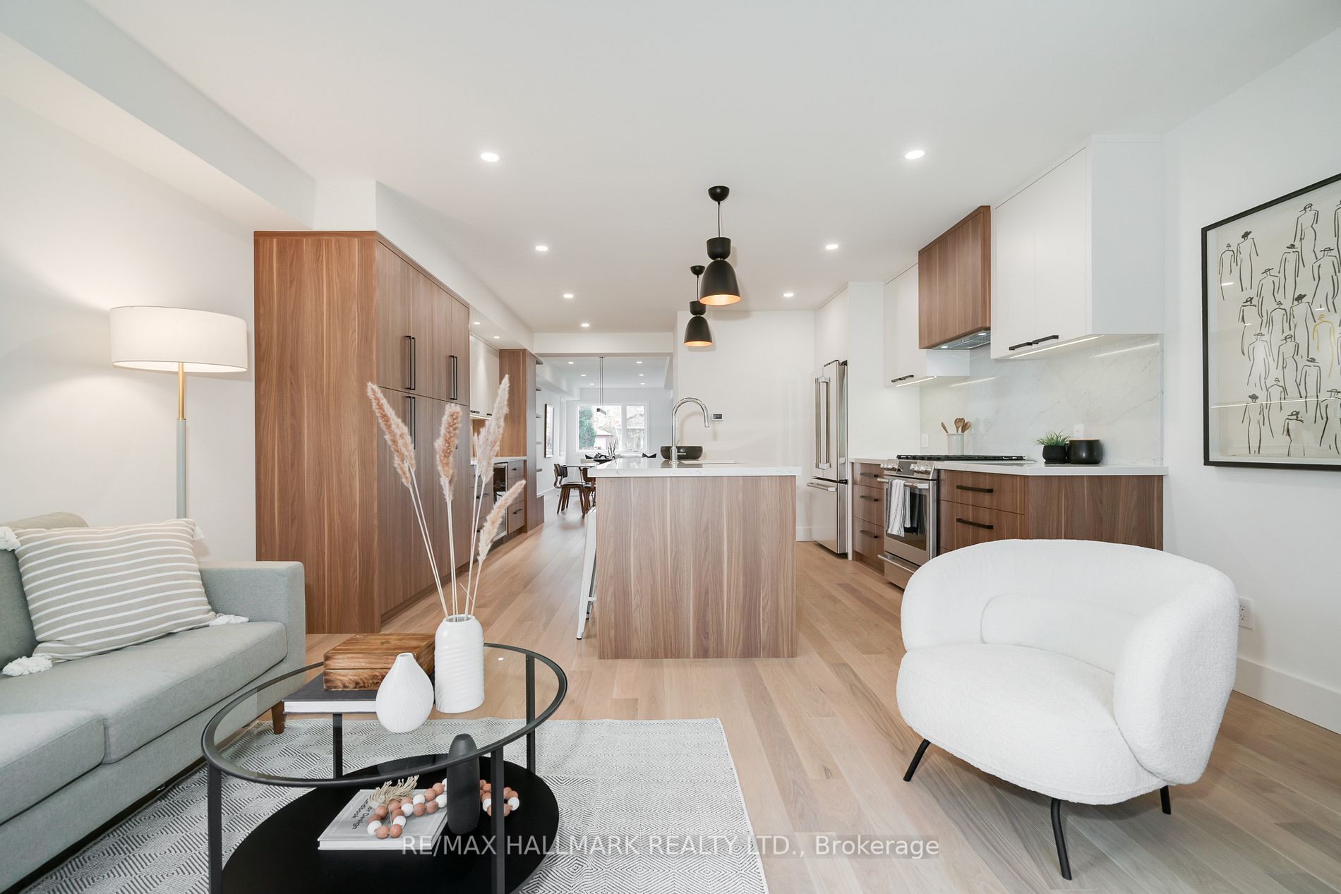 245 Linsmore Cres