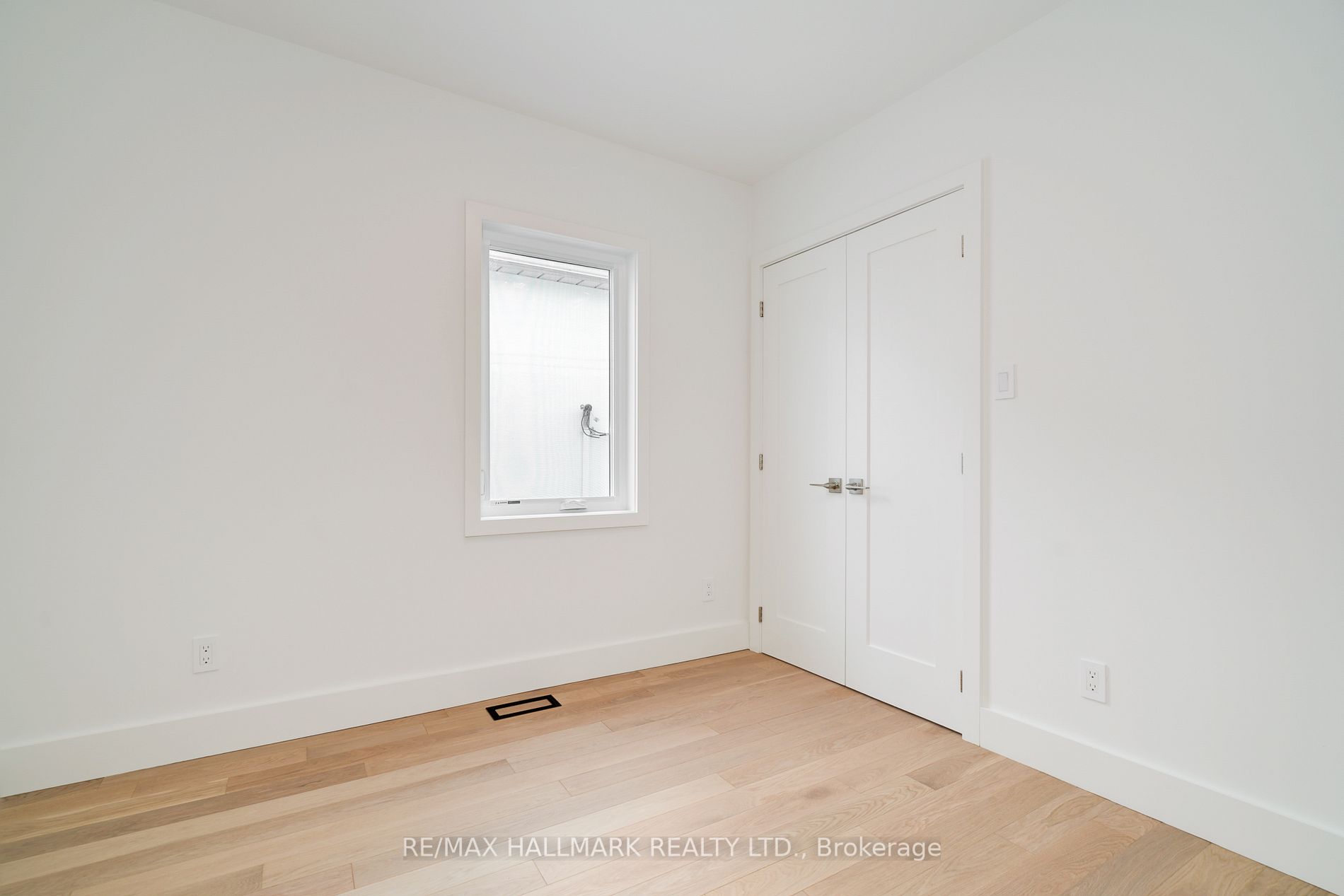 245 Linsmore Cres