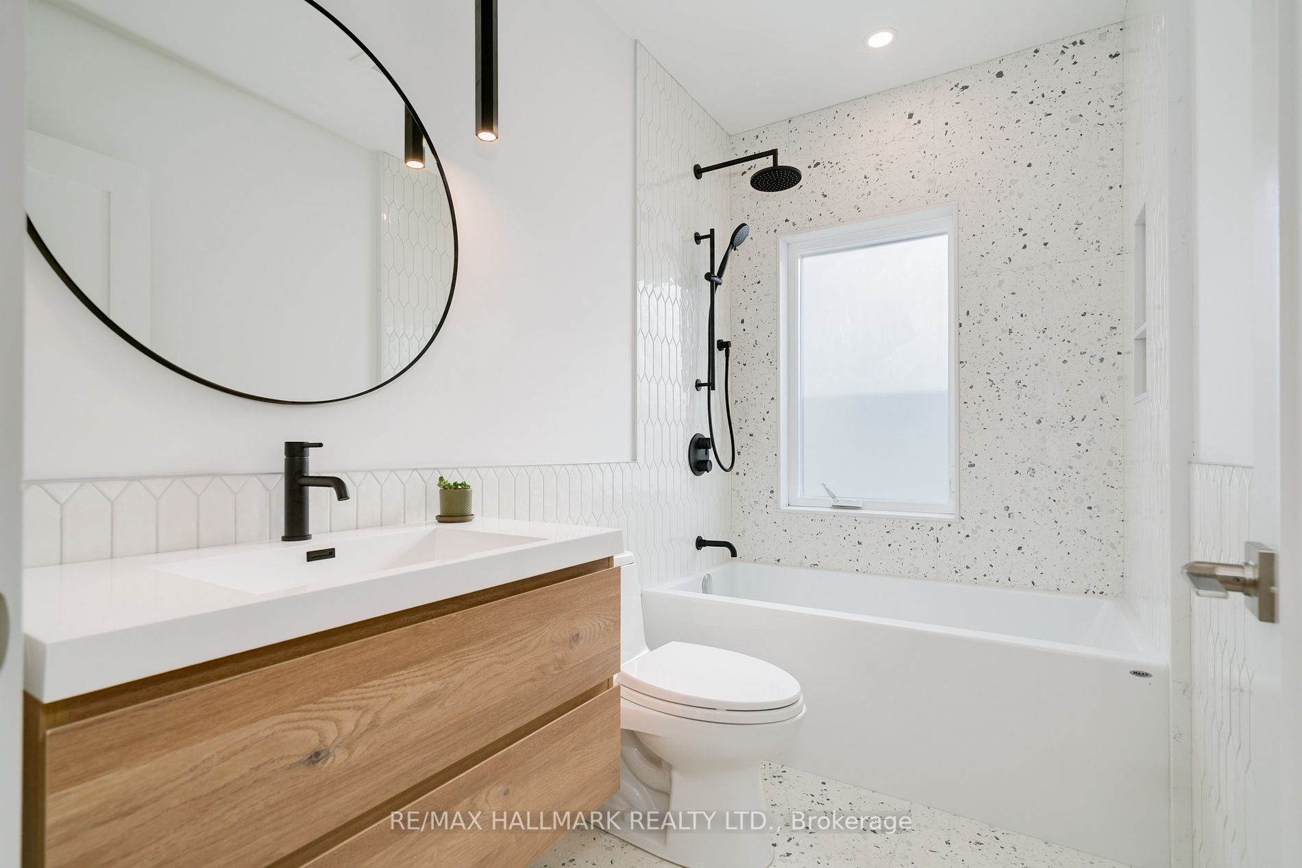 245 Linsmore Cres