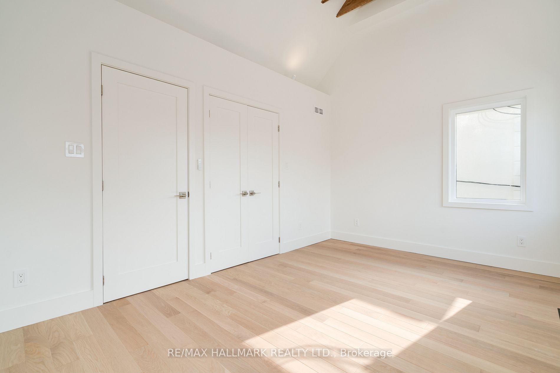 245 Linsmore Cres