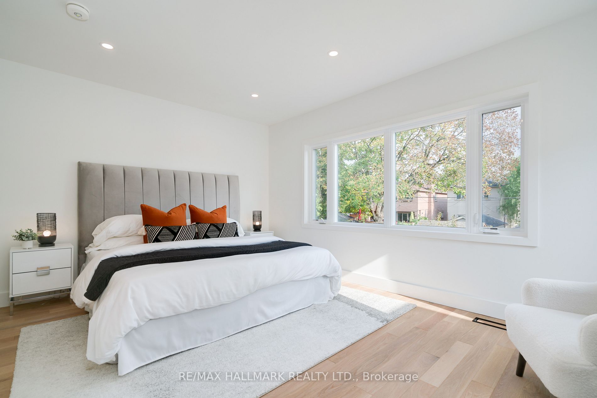 245 Linsmore Cres