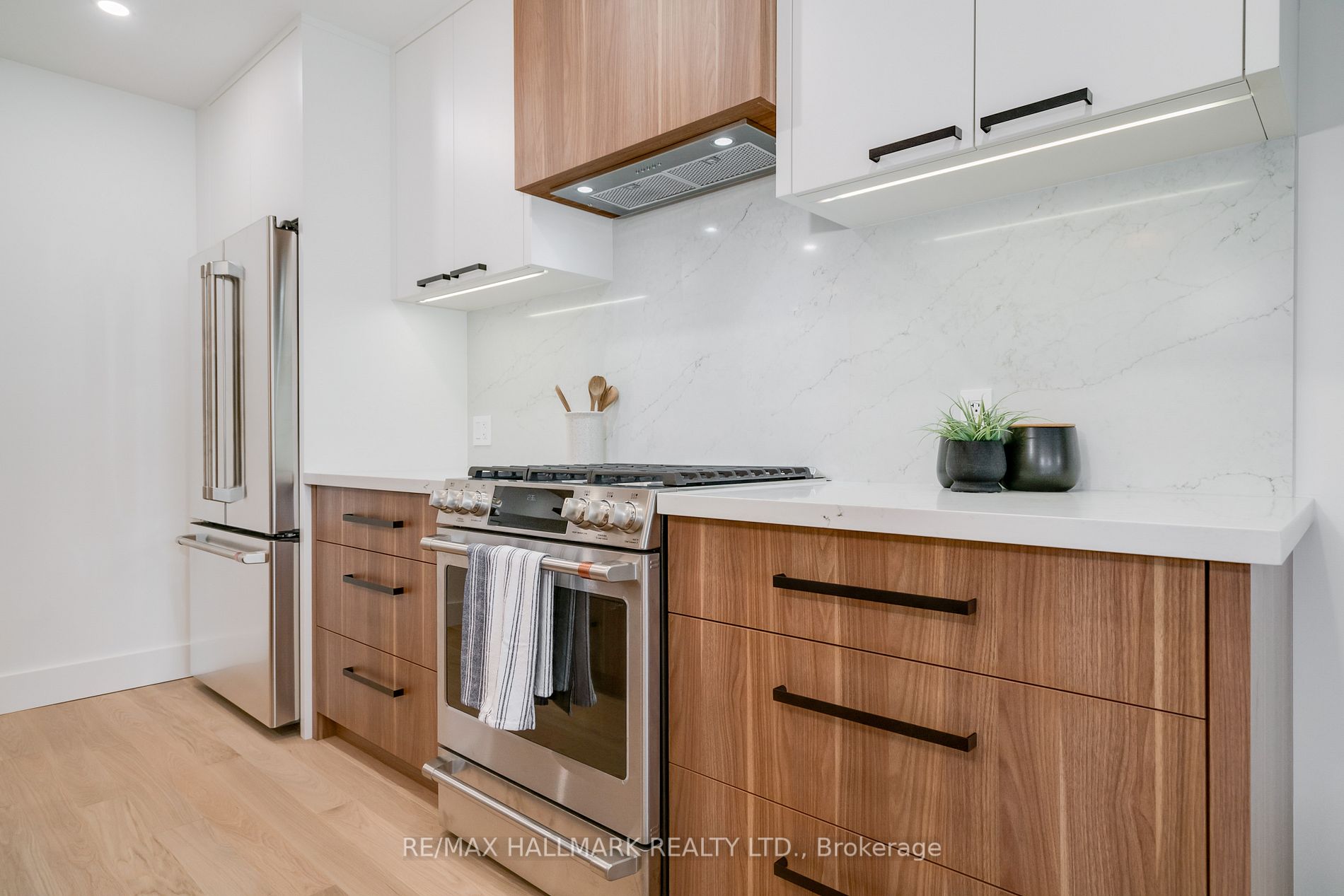 245 Linsmore Cres