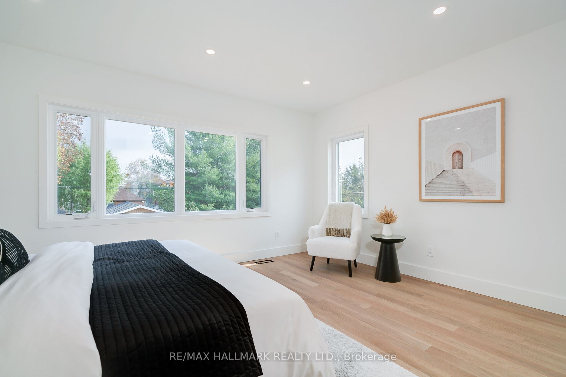 245 Linsmore Cres