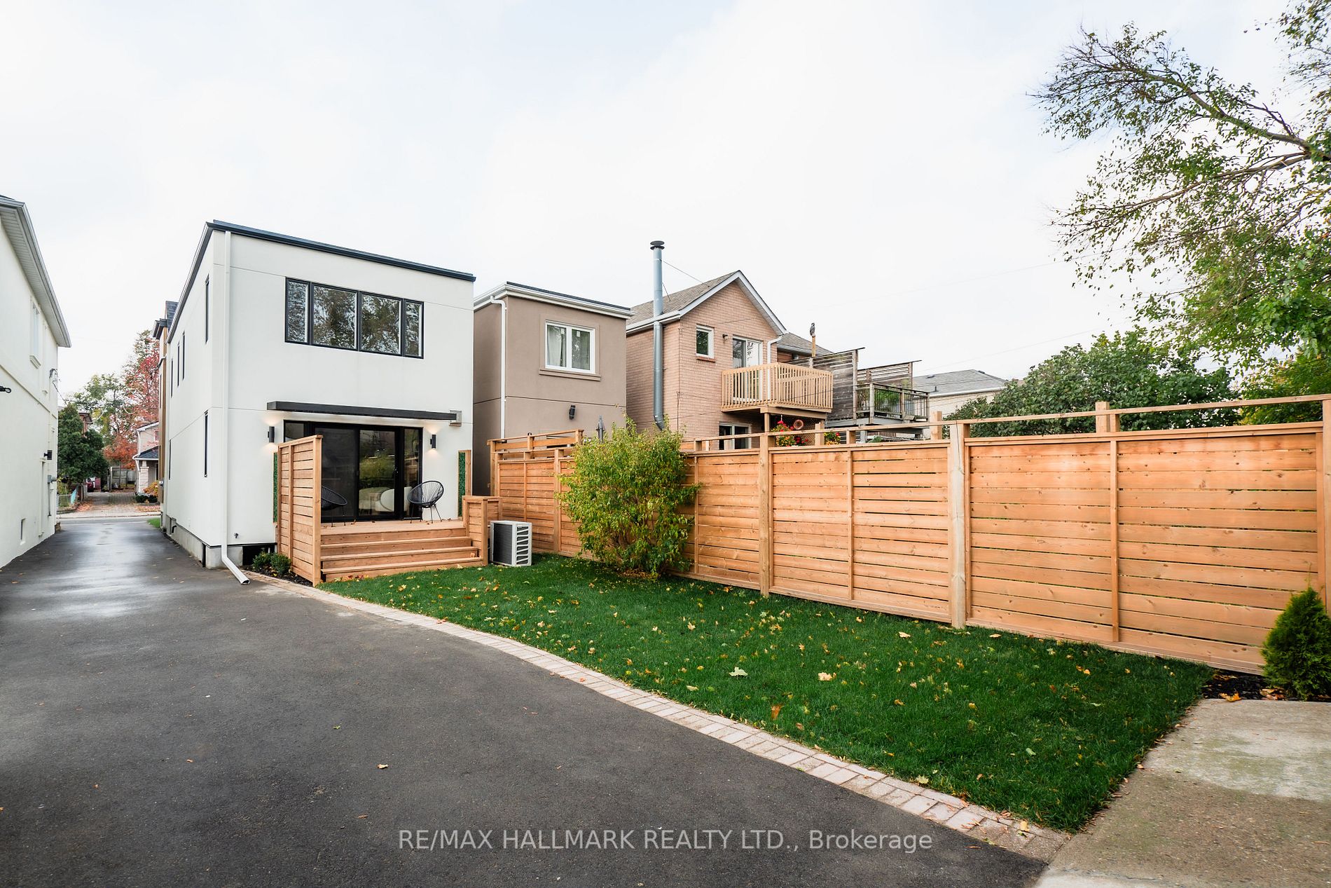 245 Linsmore Cres