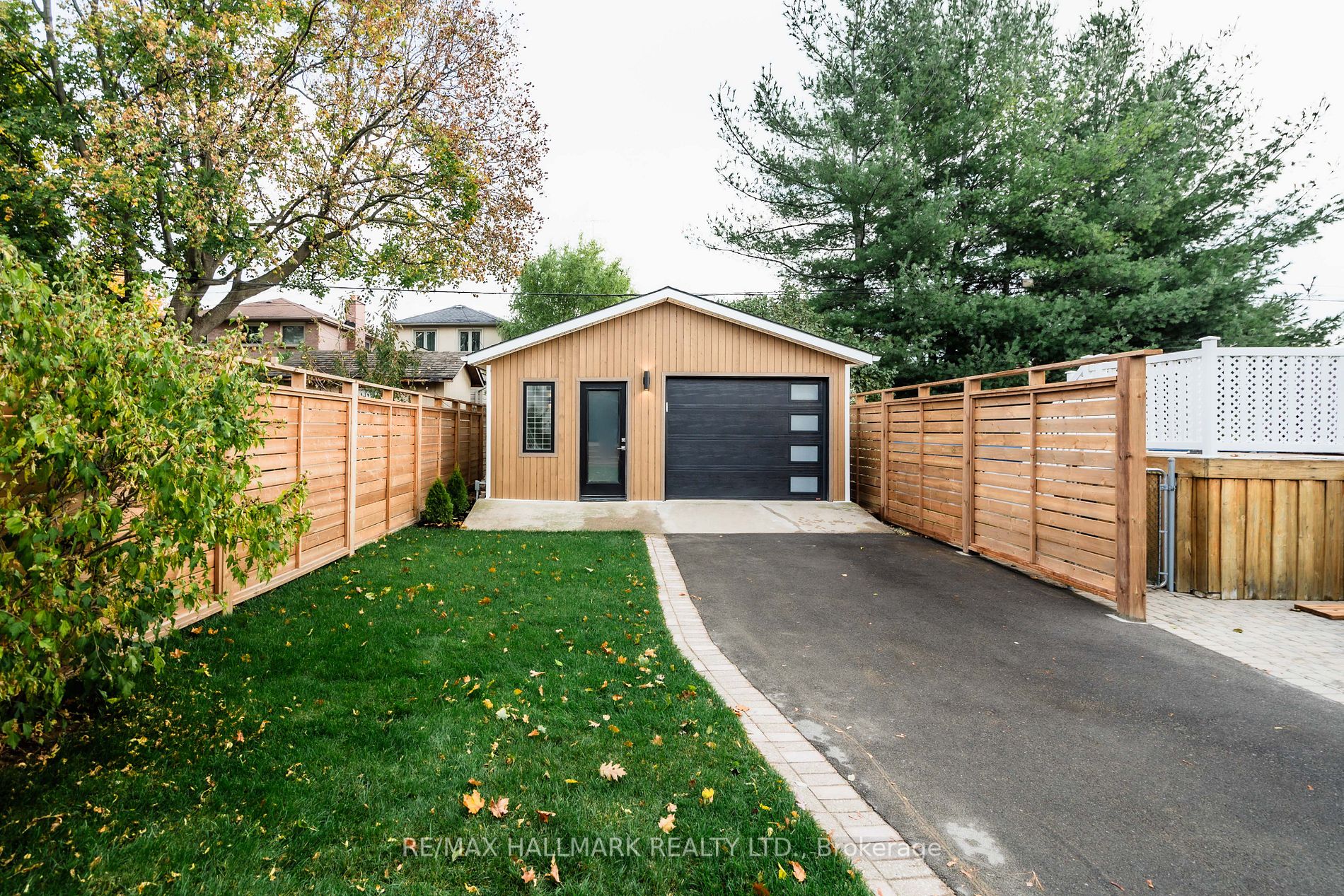 245 Linsmore Cres