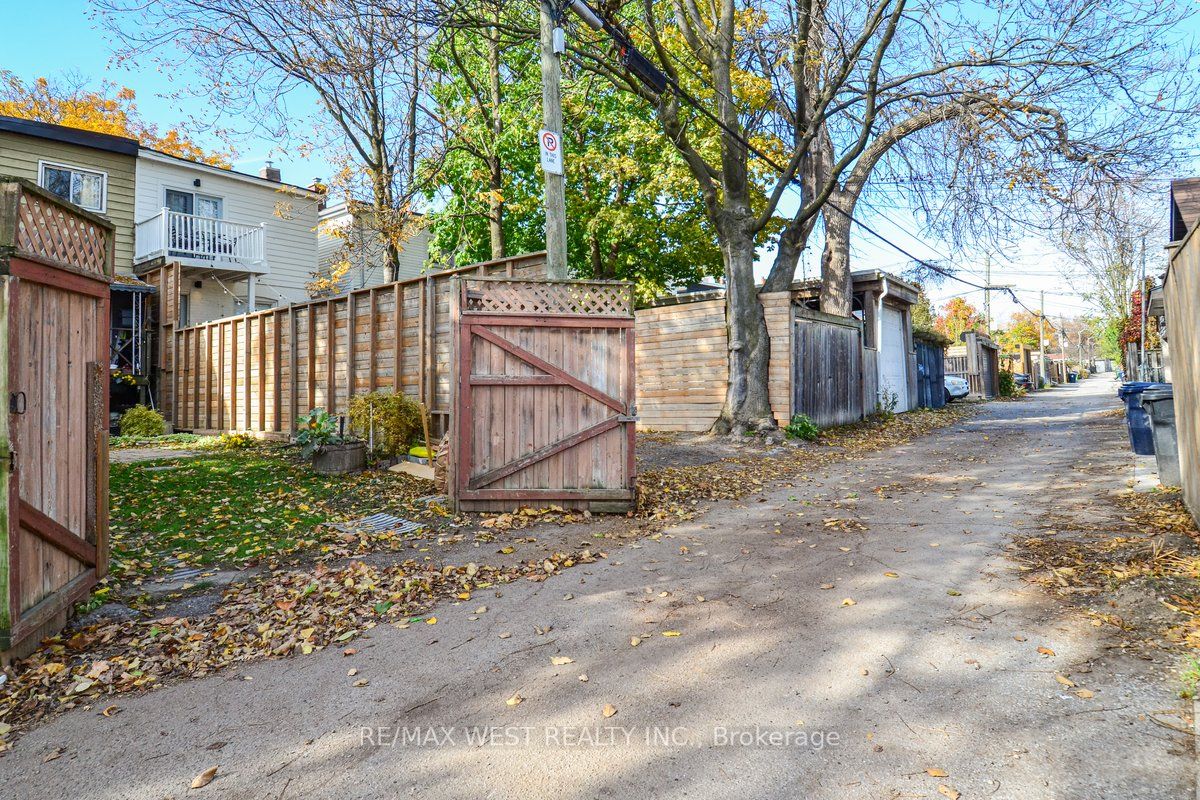 25 Caroline Ave