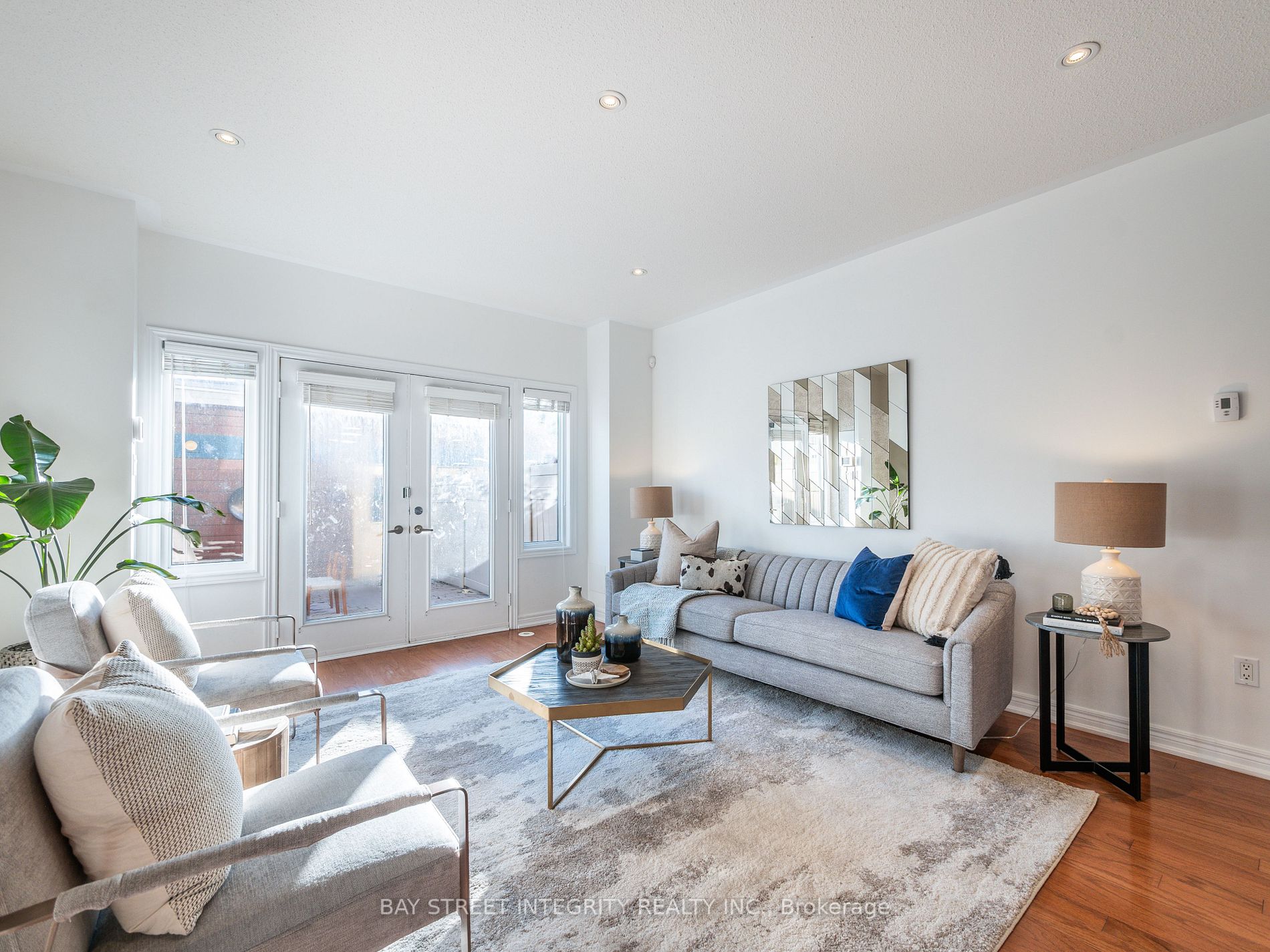 96 Woodbine Ave