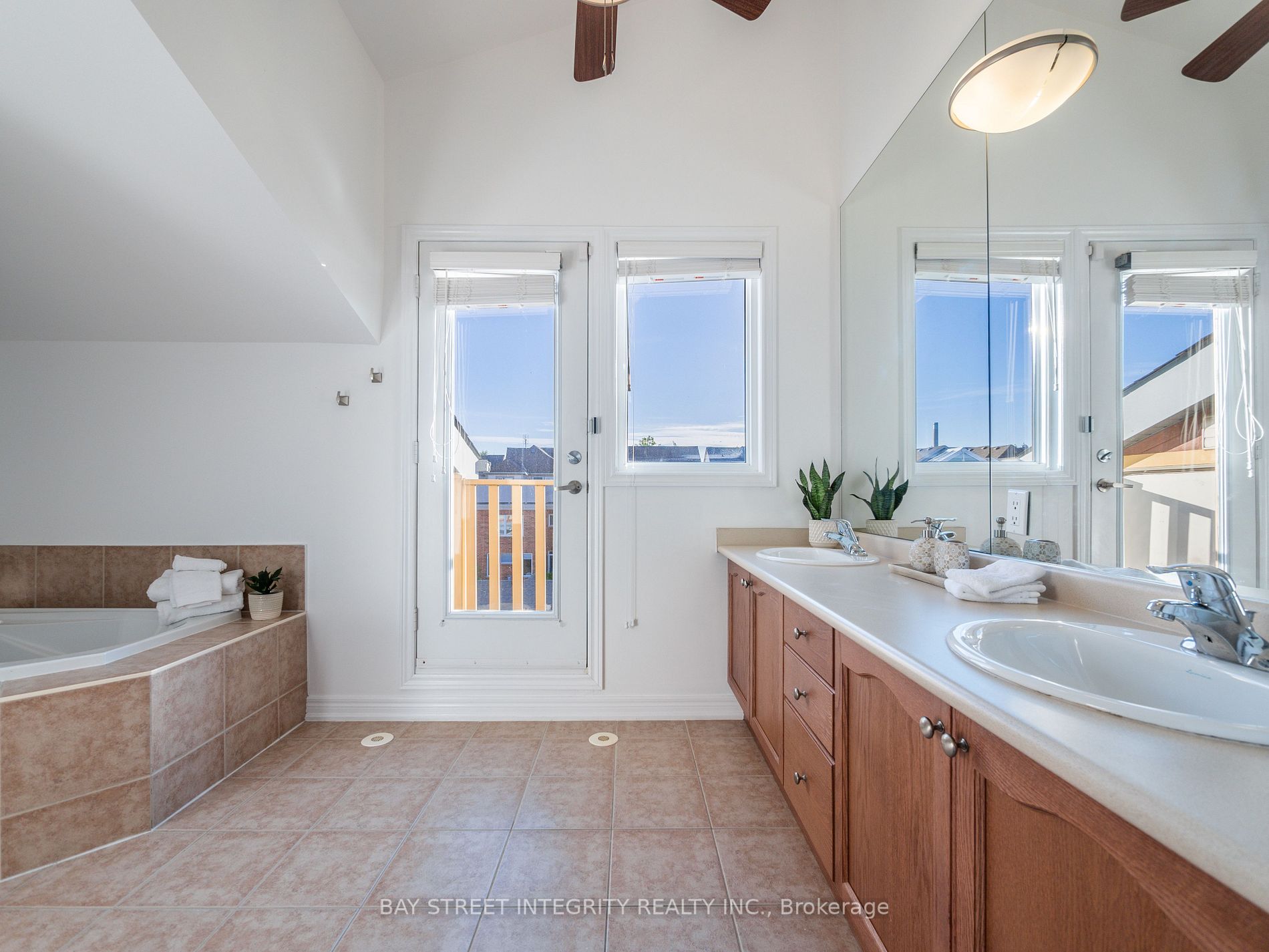 96 Woodbine Ave