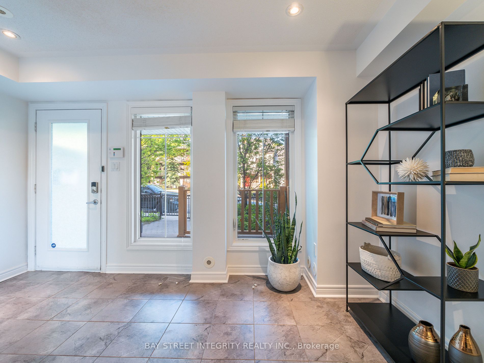 96 Woodbine Ave
