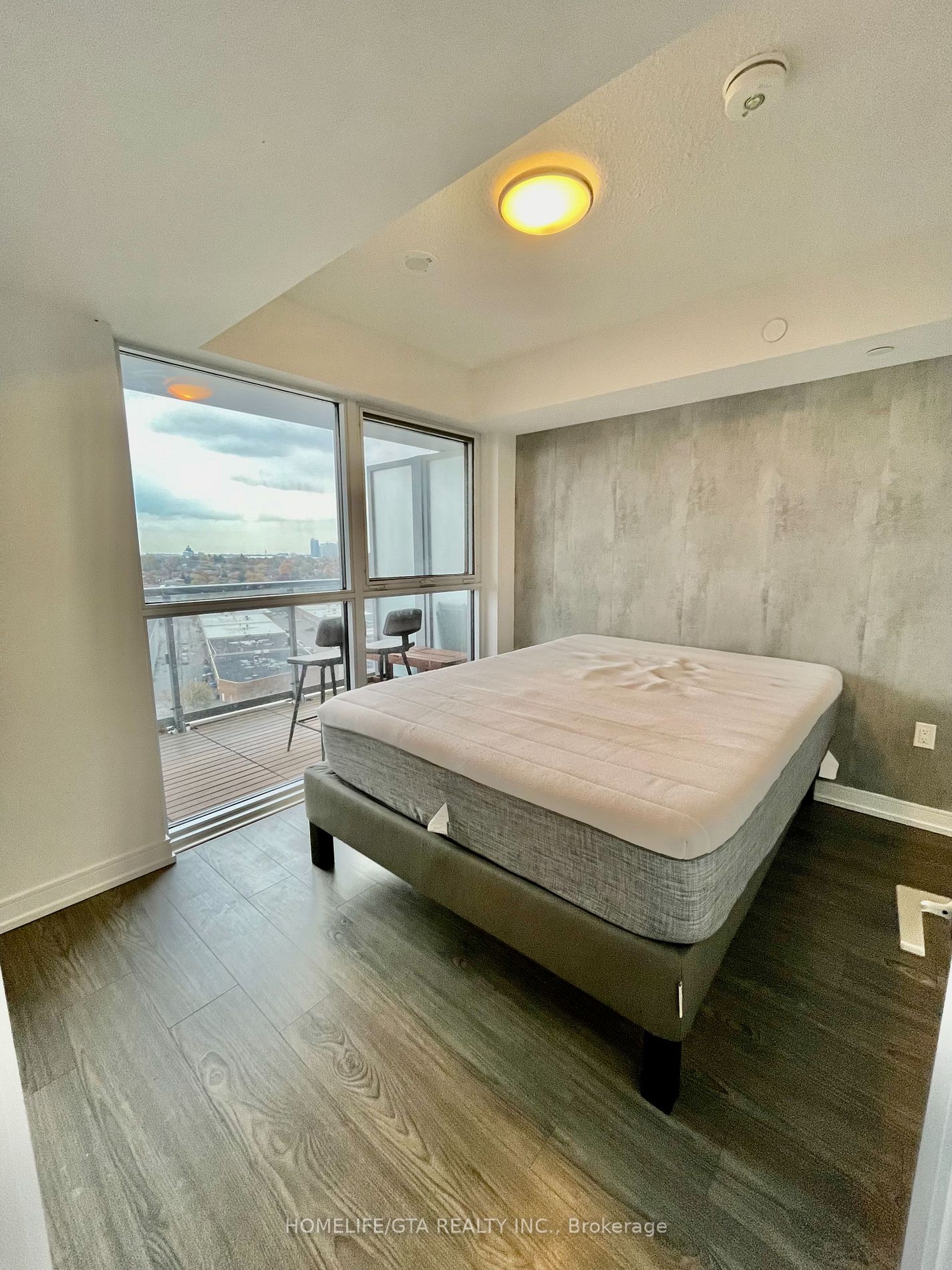225 Village Green Sq, #1201